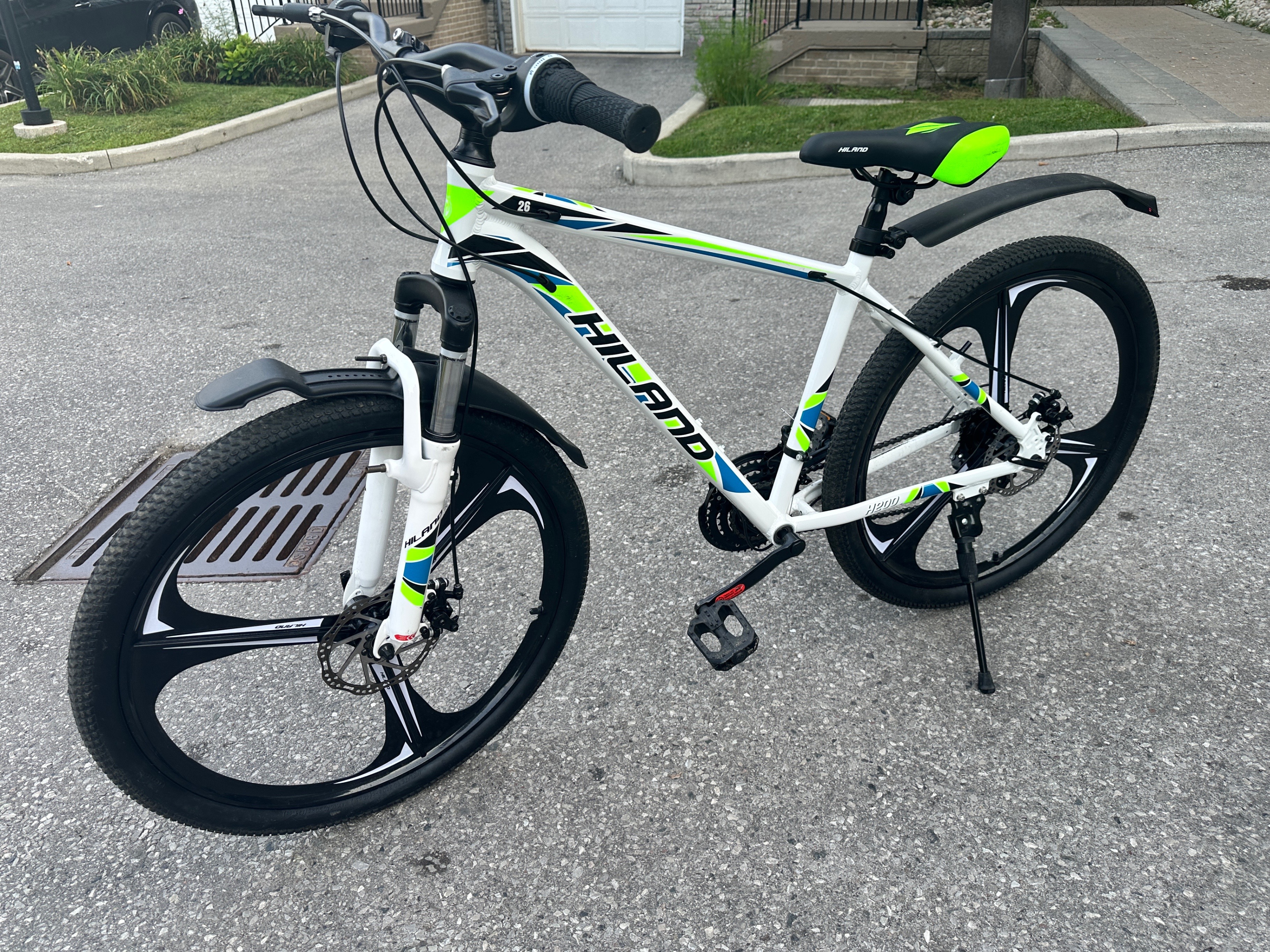 HILAND 26'' Mountain Bike 3-Spokes 21-Speeds Drivetrain Disc-Bra