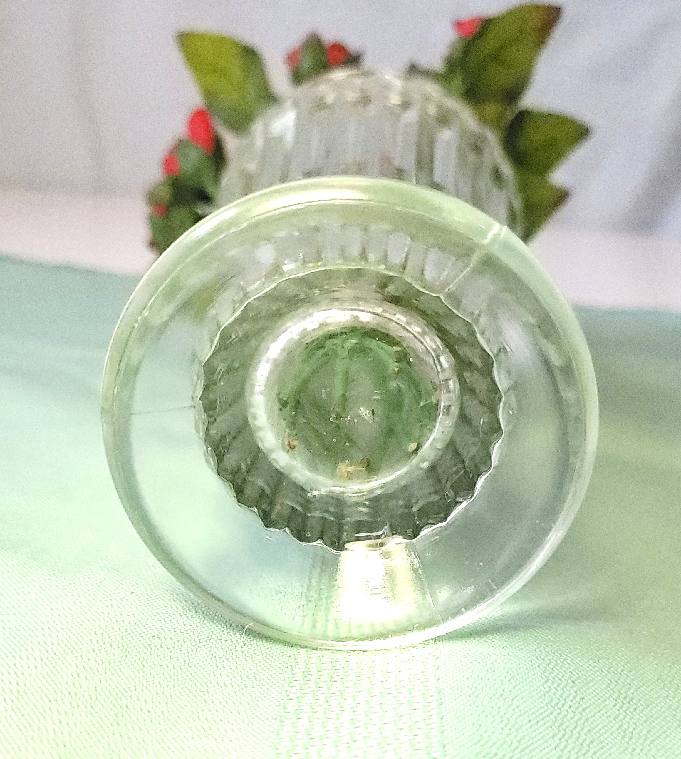 1975 Clear Pressed Glass Vase Ribbed Diamond Pattern Faux Floral - photo 4