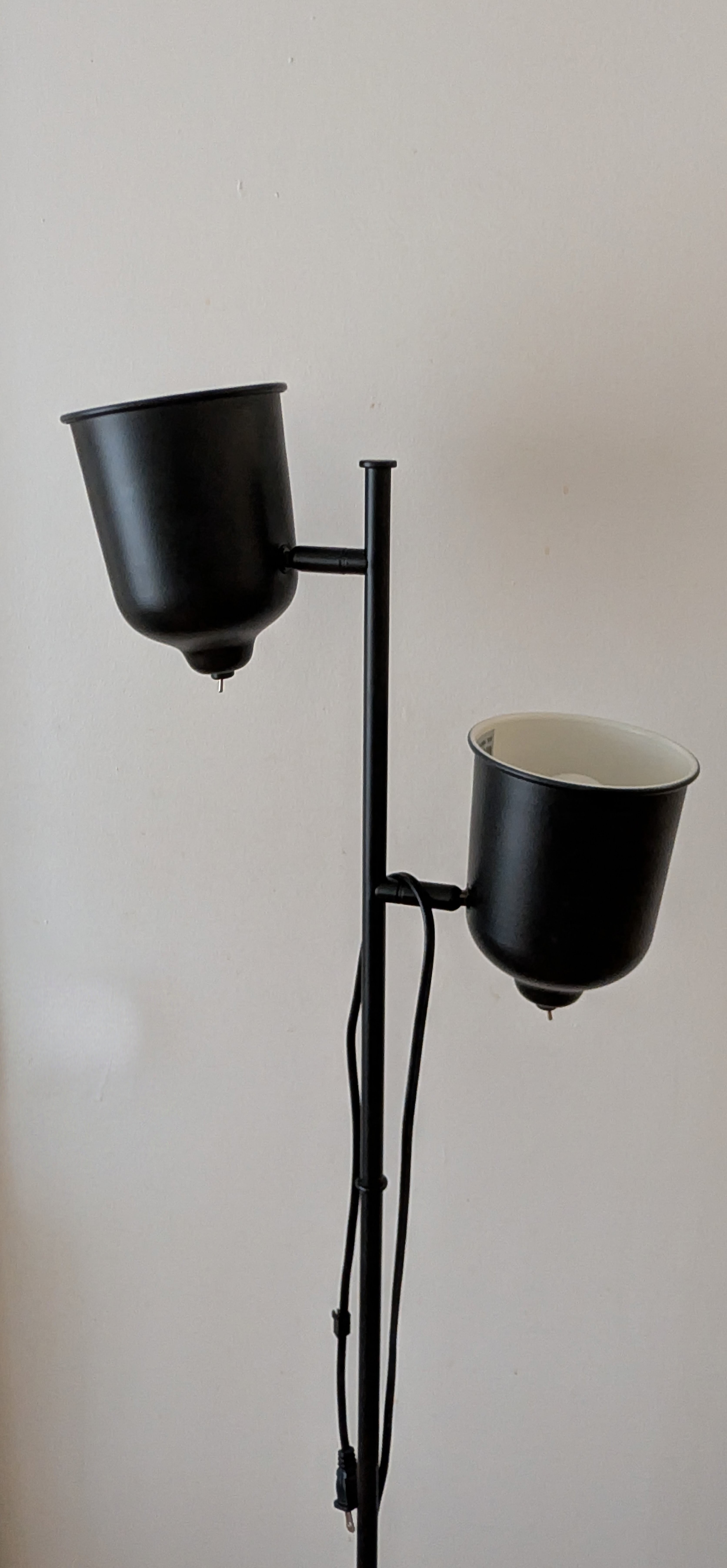 ‼️MOVING OUT SALE‼️ IKEA Black double head floor lamp - photo 2