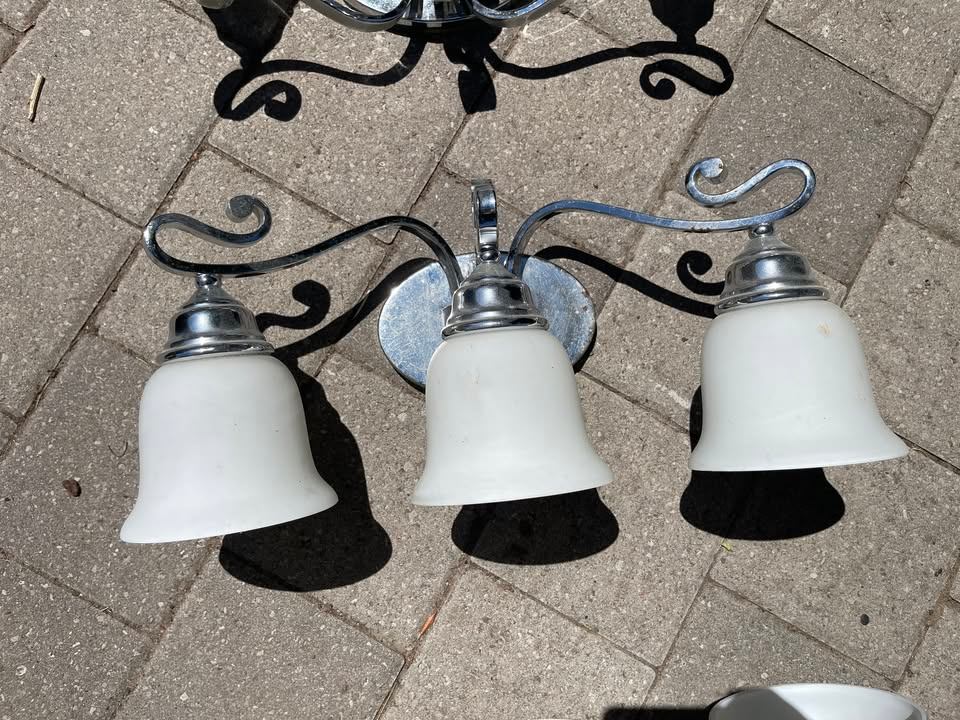 Chrome Bathroom Vanity Lights - photo 4