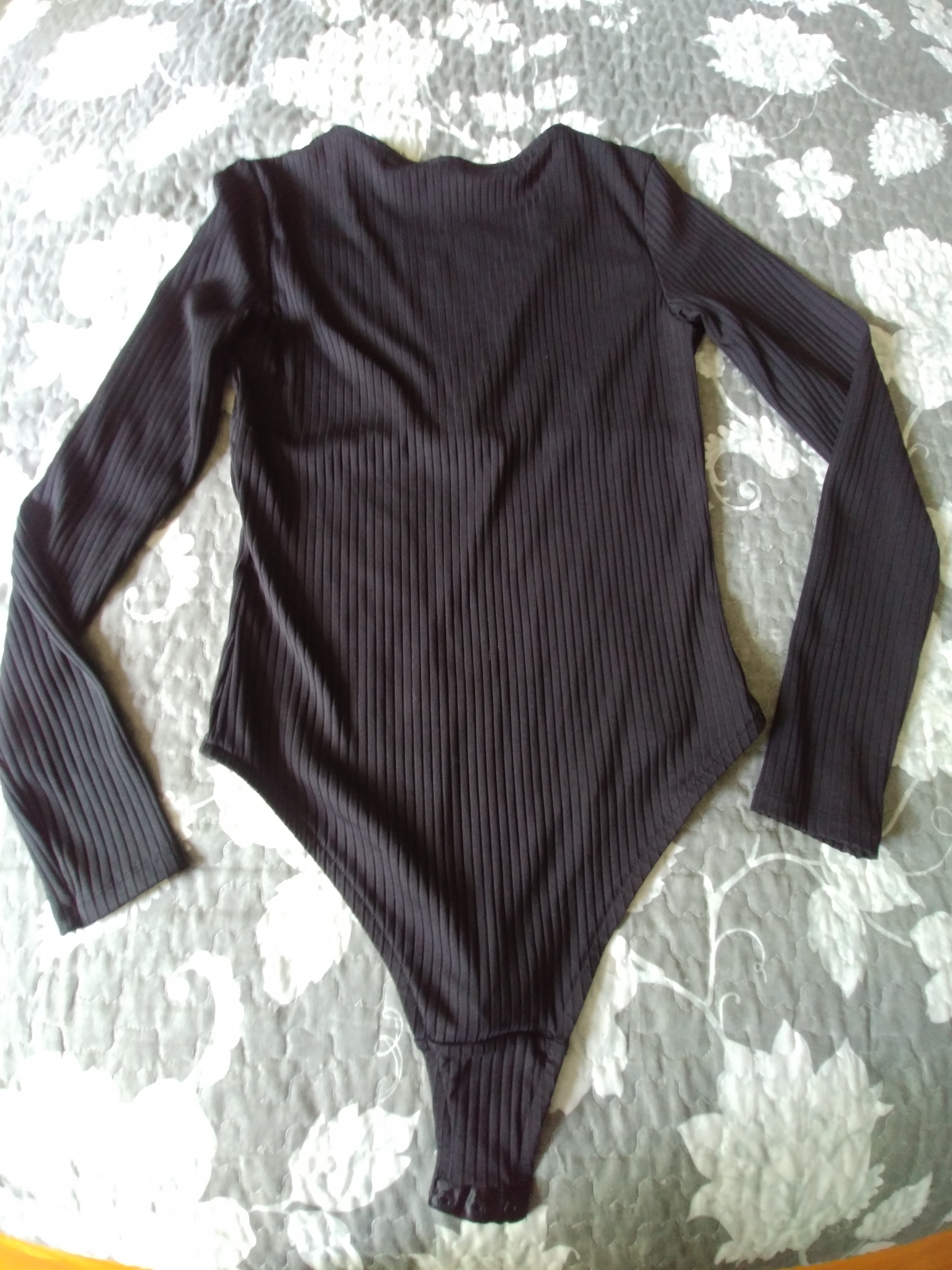 H&M Bodysuit with Streetwear Society Pants, Medium Set, - photo 5