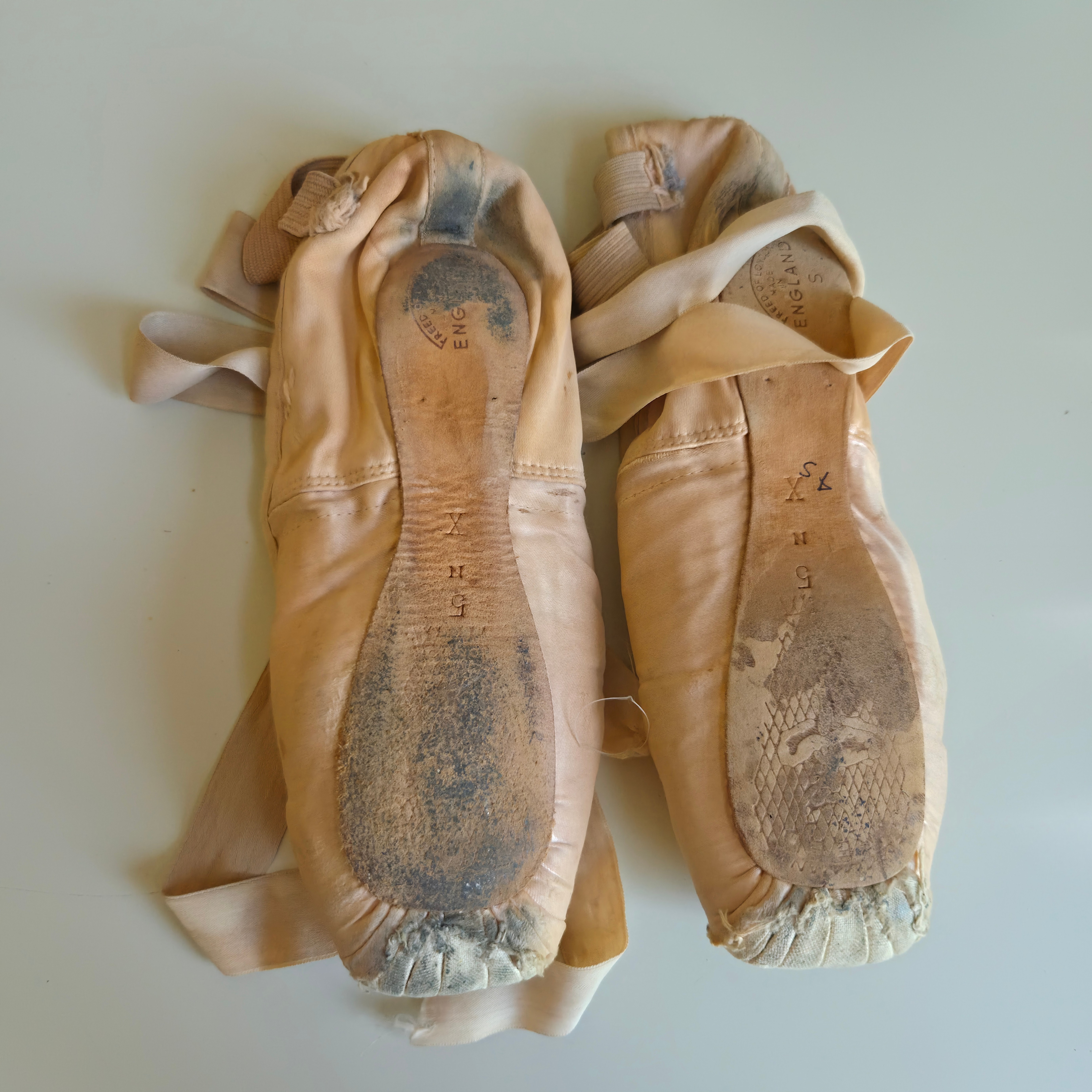 Jennifer Fournier - Signed Ballet Shoes & Poster - Pre-Loved! 🩰 - photo 3