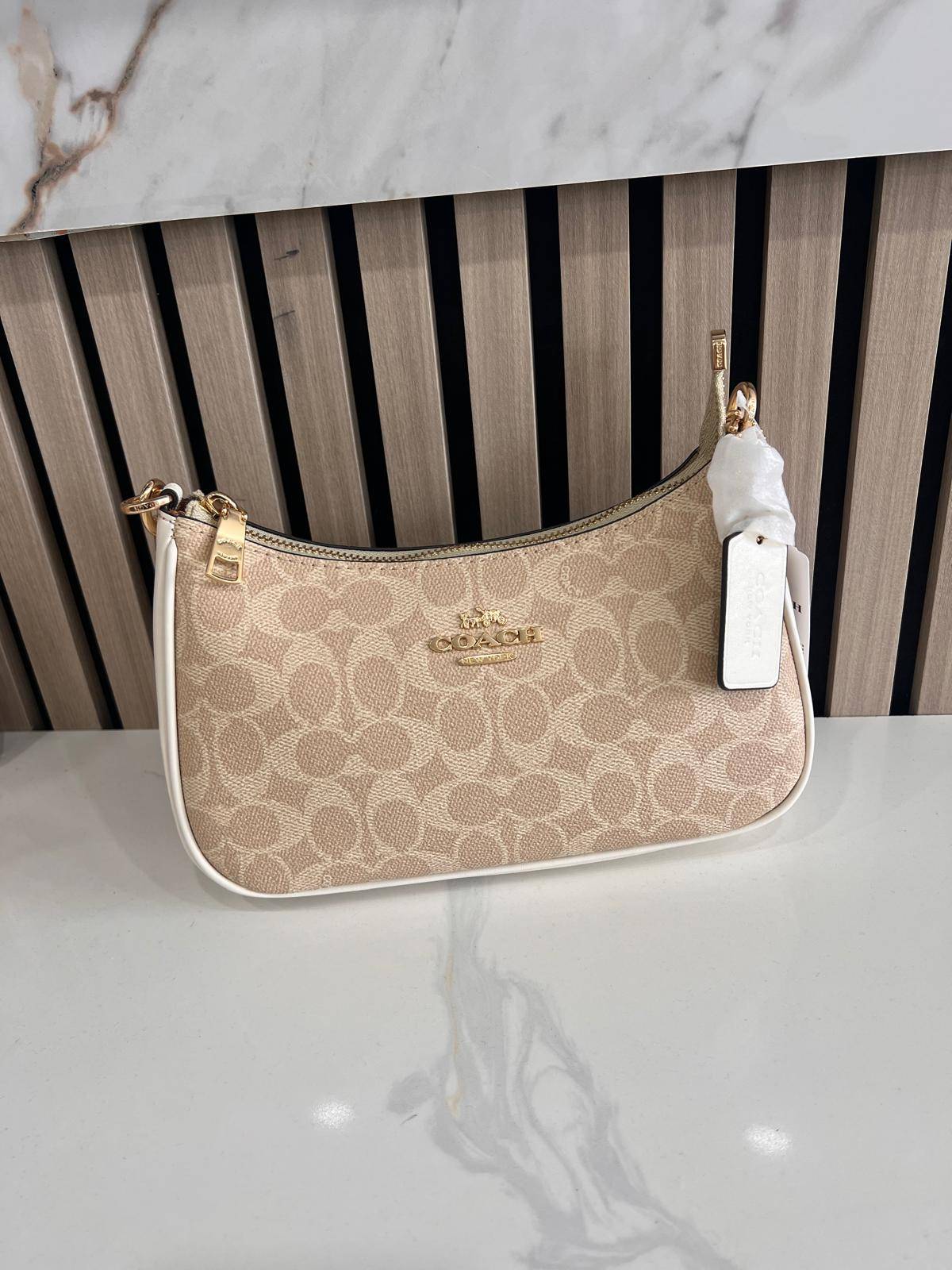 Coach Signature Shoulder Bag – Beige/Gold ✨ - photo 5