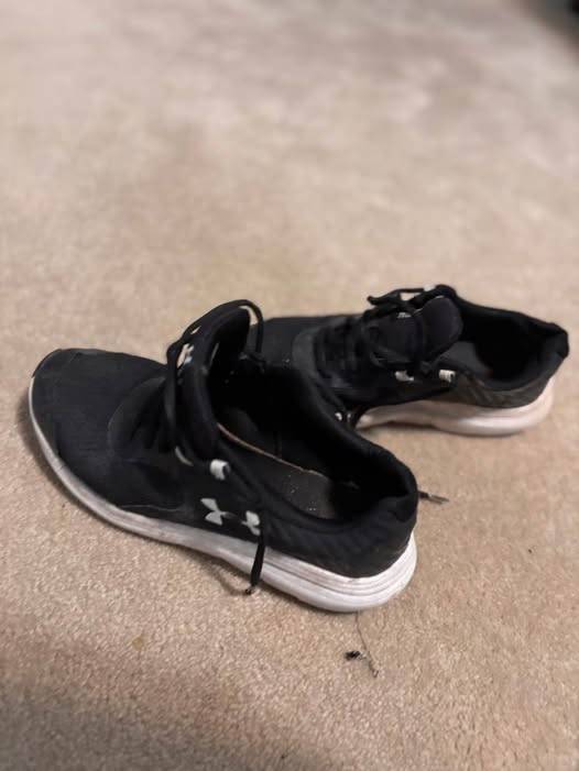 Kids Under Armour Running Shoes (size 7Y) - photo 2