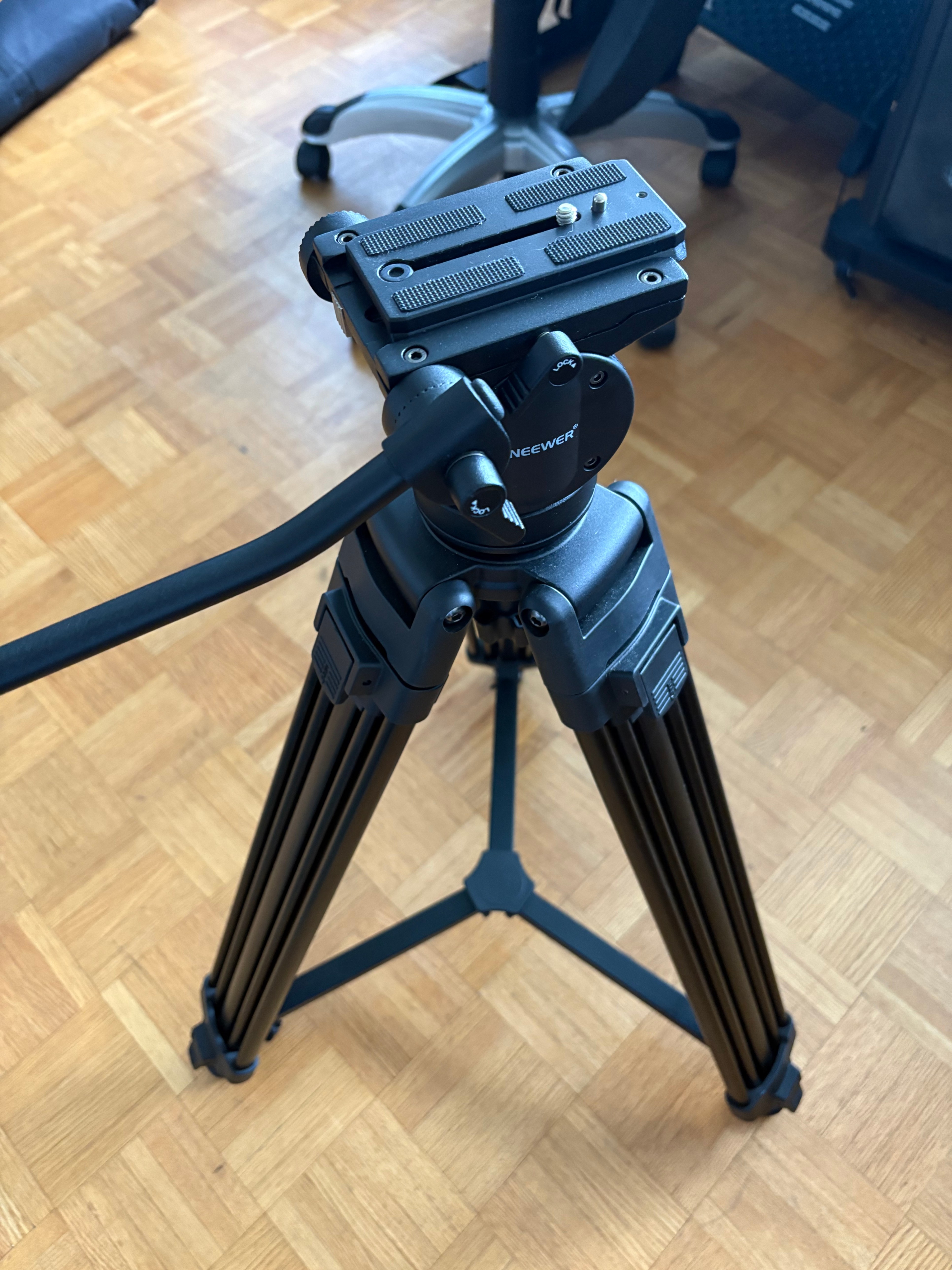 Neewer Professional 61 inches Aluminum Tripod with 360° Head