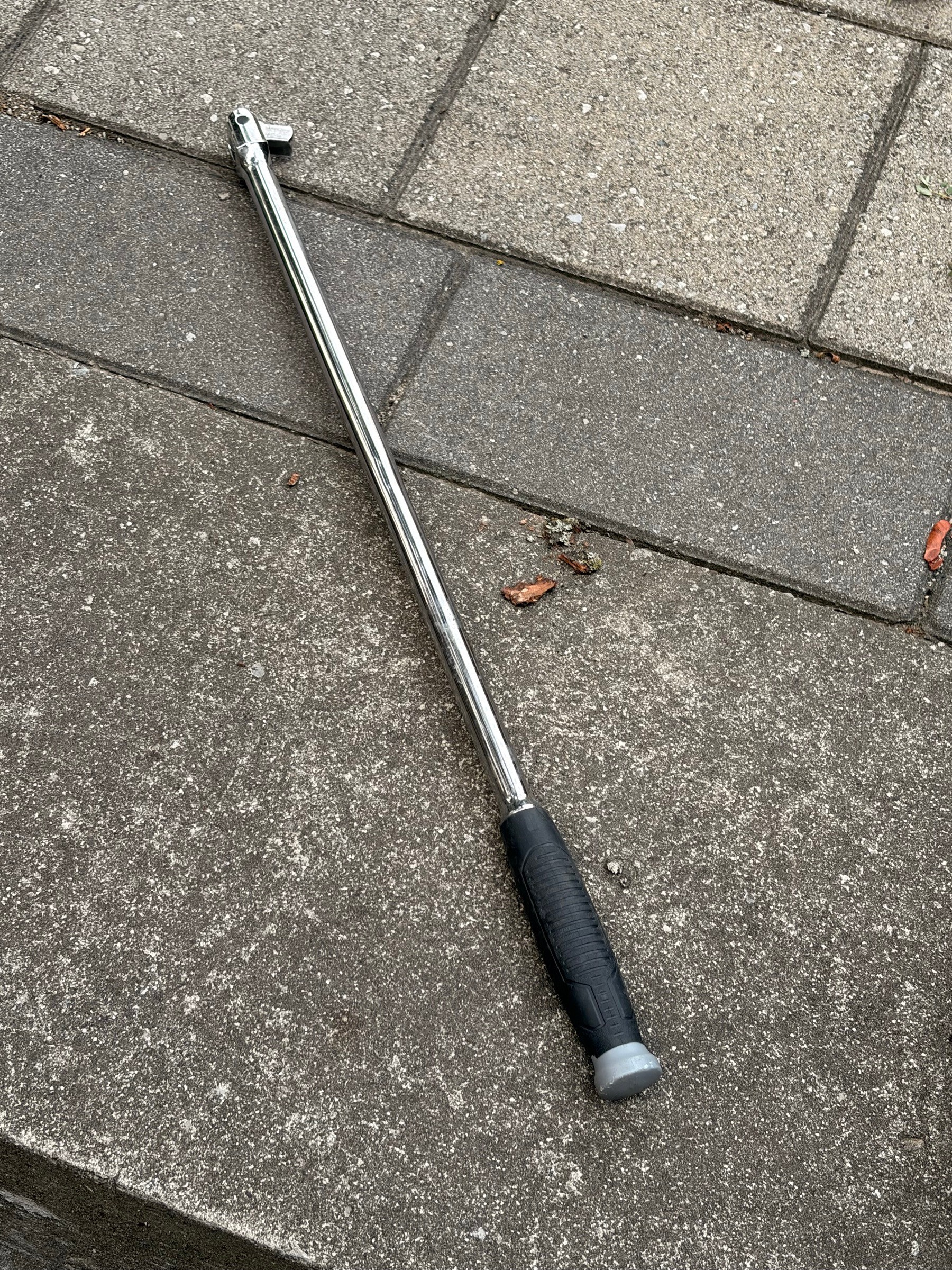 MAXIMUM 1/2-inch drive breaker bar