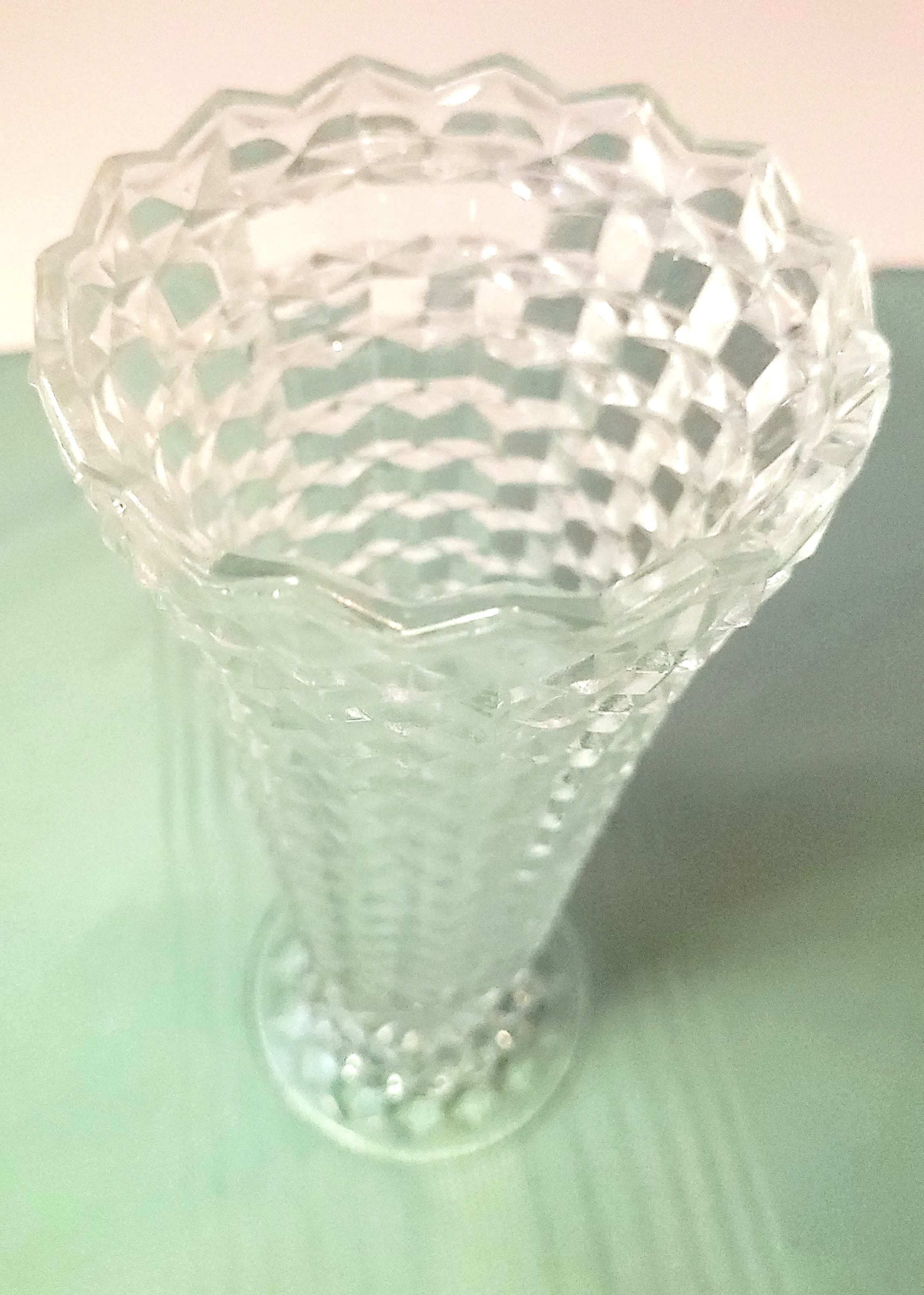 1967 Anchor Hocking Wexford Glass 8" Footed Vase Faux Flowers - photo 3