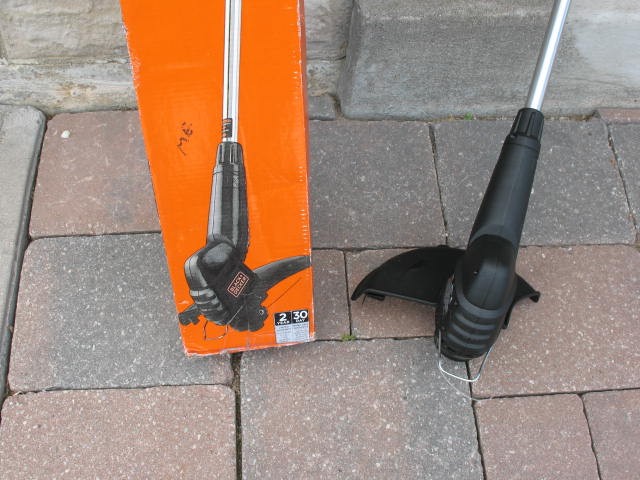 Black and Decker Corded Grass Trimmer and Edger, LIKE NEW - photo 5