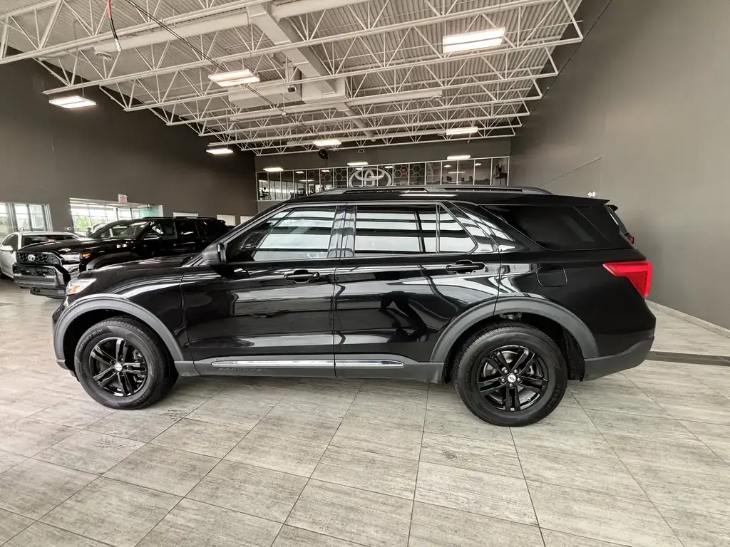 2022 Ford Explorer - photo 2