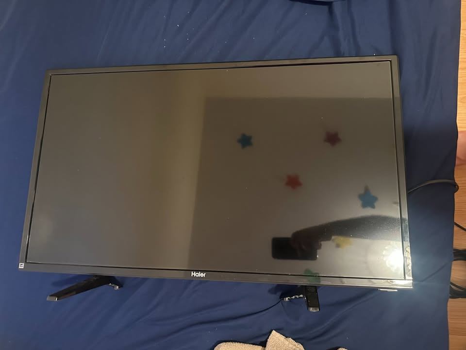 Haier 32" LED TV – Model 32E2000 – Excellent Condition