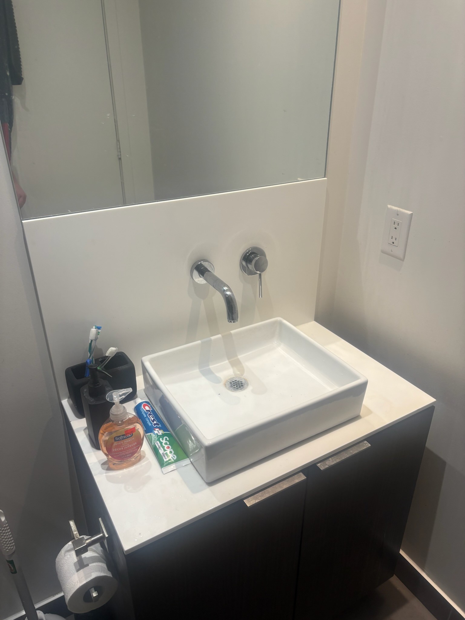 $1,550 / 1br - Master Bedroom + Ensuite | Downtown Toronto - photo 2