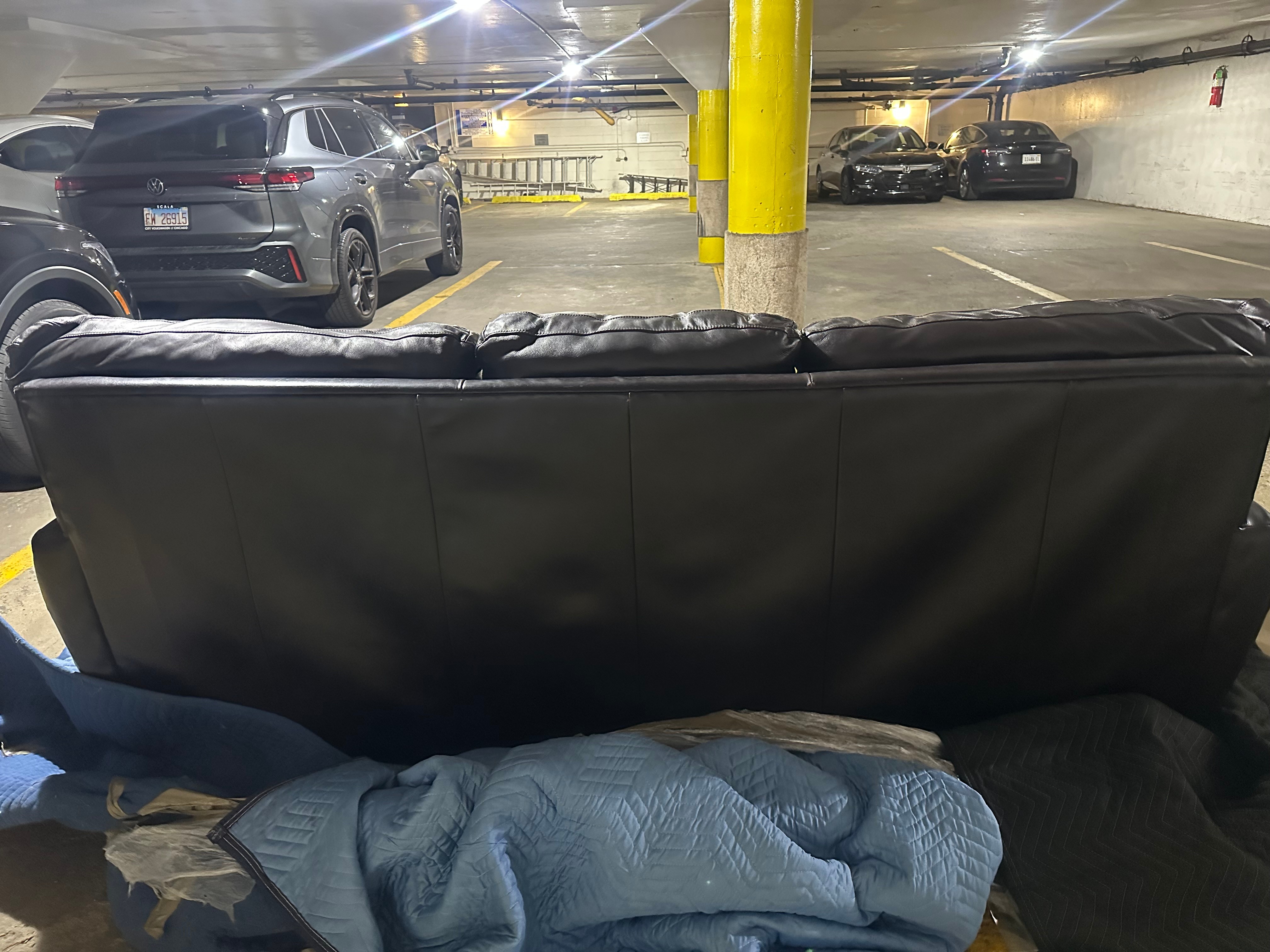 Modern Comfort Couch - Excellent Condition! - photo 3