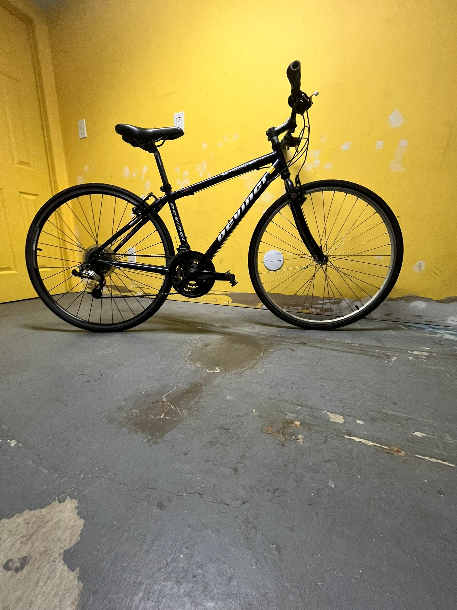 Devinci Hybrid Bike - photo 2