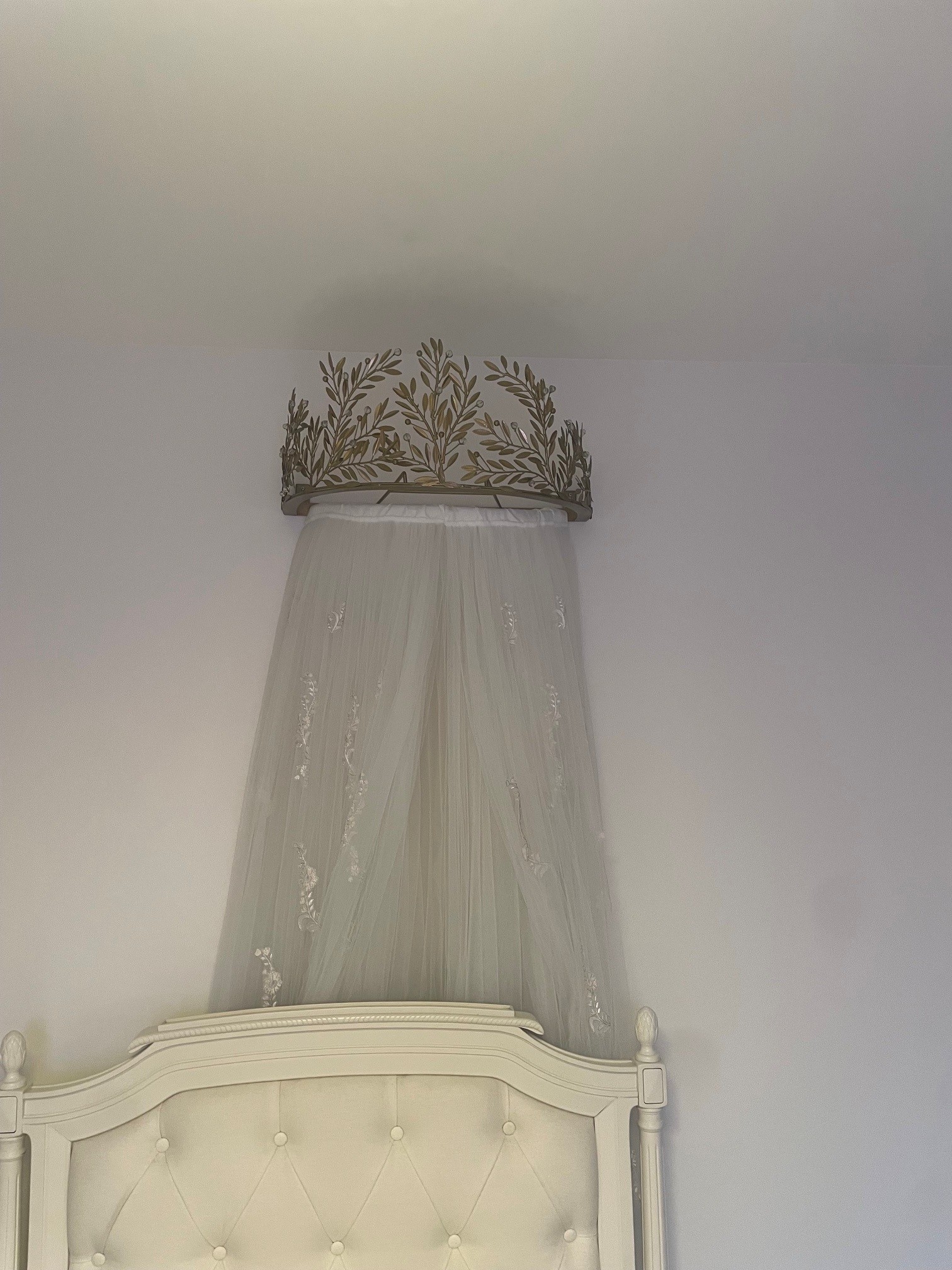 Pottery Barn - Gold Leaf Crown Bed Canopy - photo 3