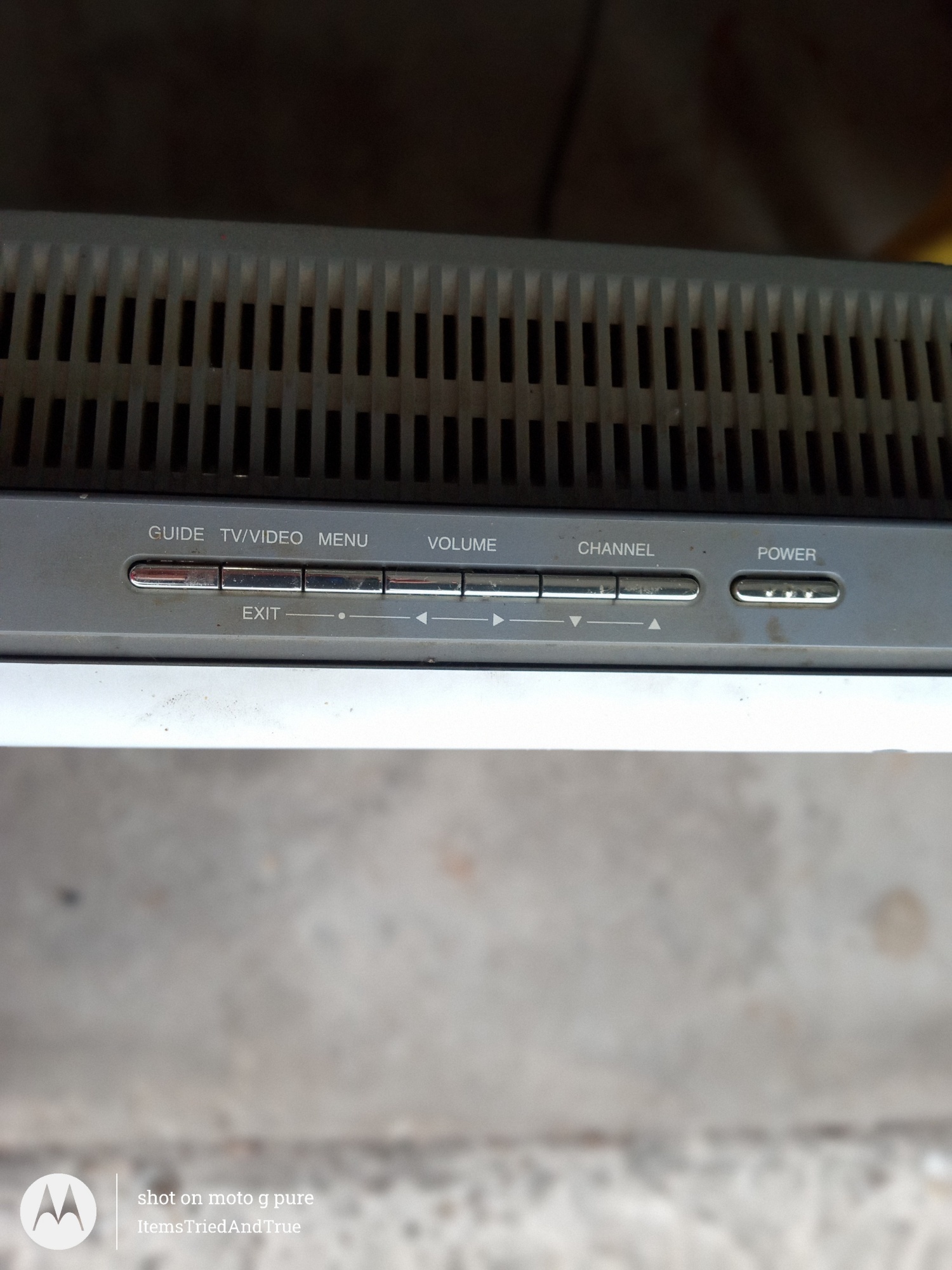 Toshiba 37" LCD HDTV - Works Great - photo 4