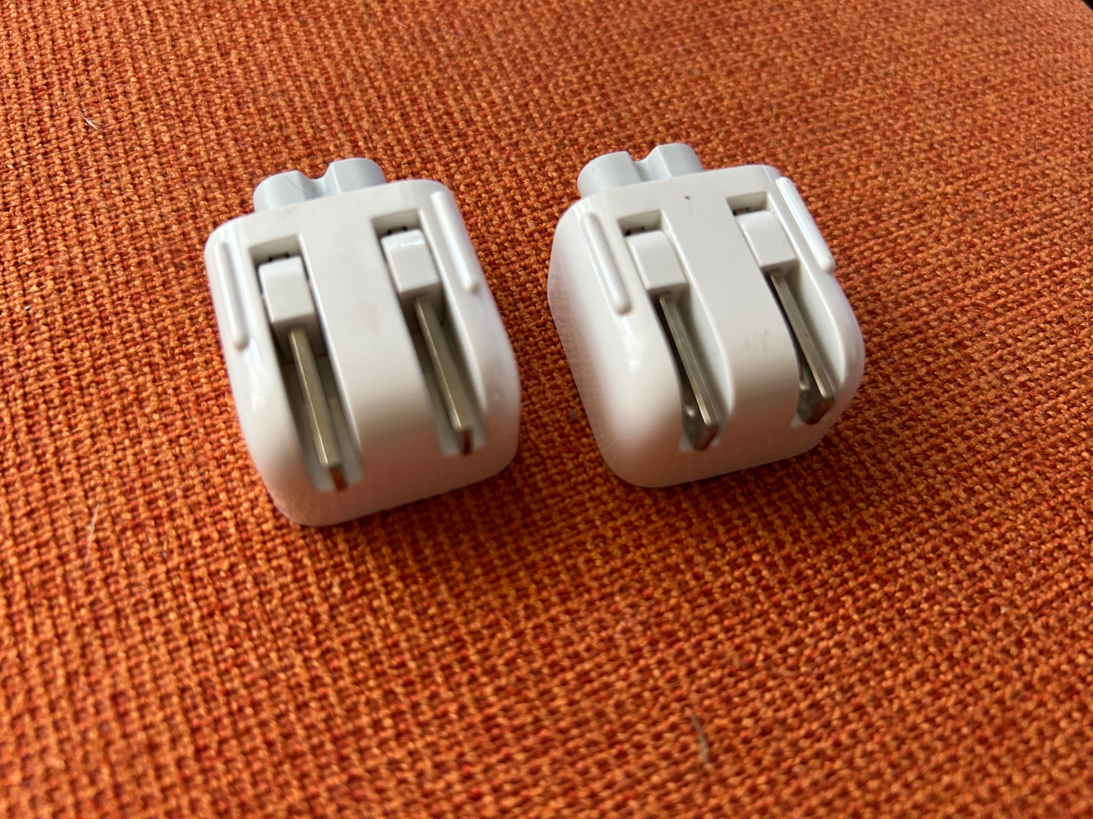 Apple Plug Adaptors - EU and America - photo 4
