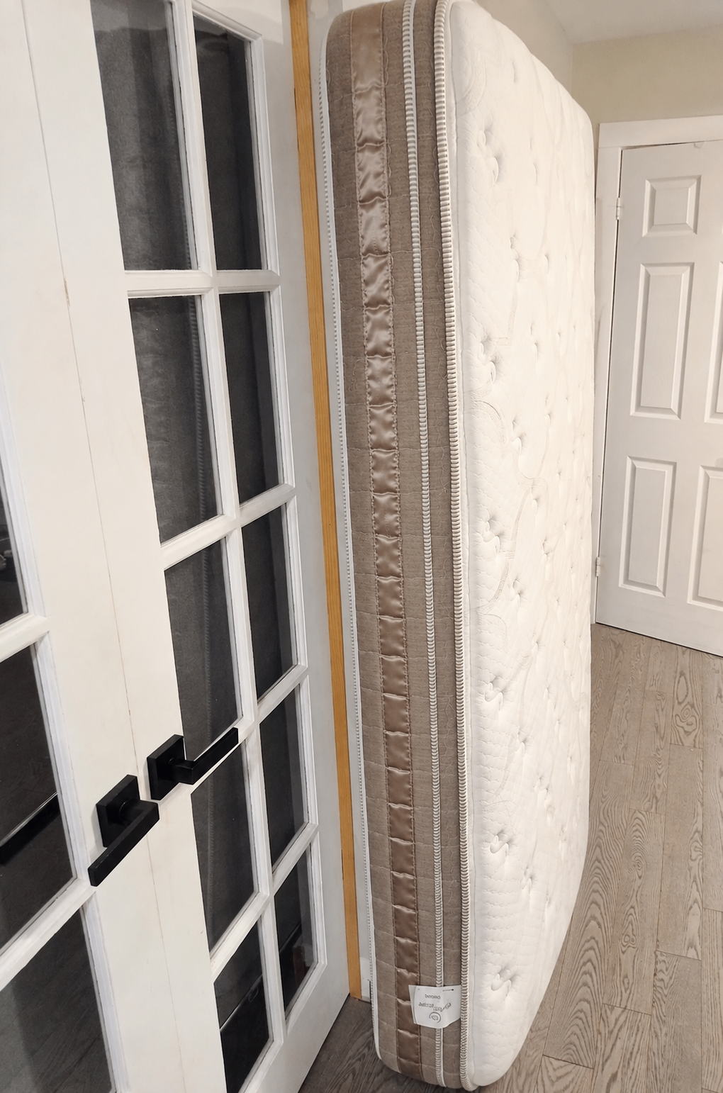 Serta Perfect Sleeper Caledon Queen Mattress (Made in Canada) - photo 2