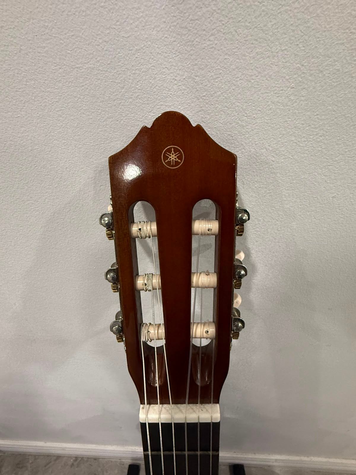 Yamaha C40II Full-Size Classical Guitar (With Stand) - photo 2