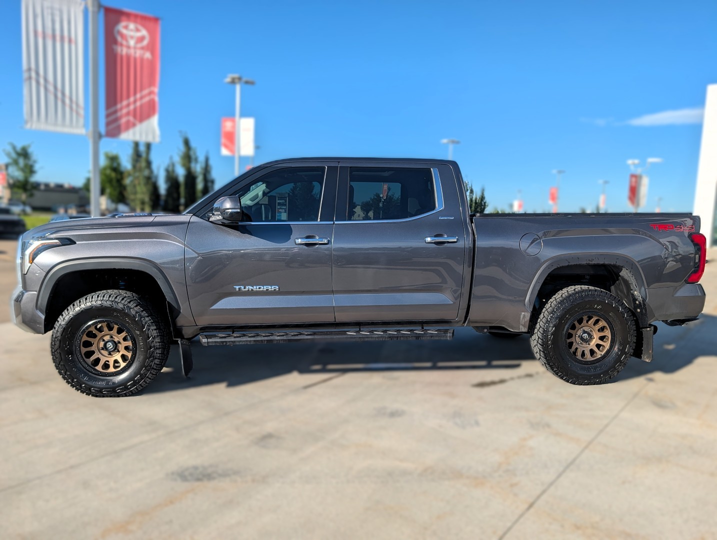 2023 Toyota Tundra - photo 3