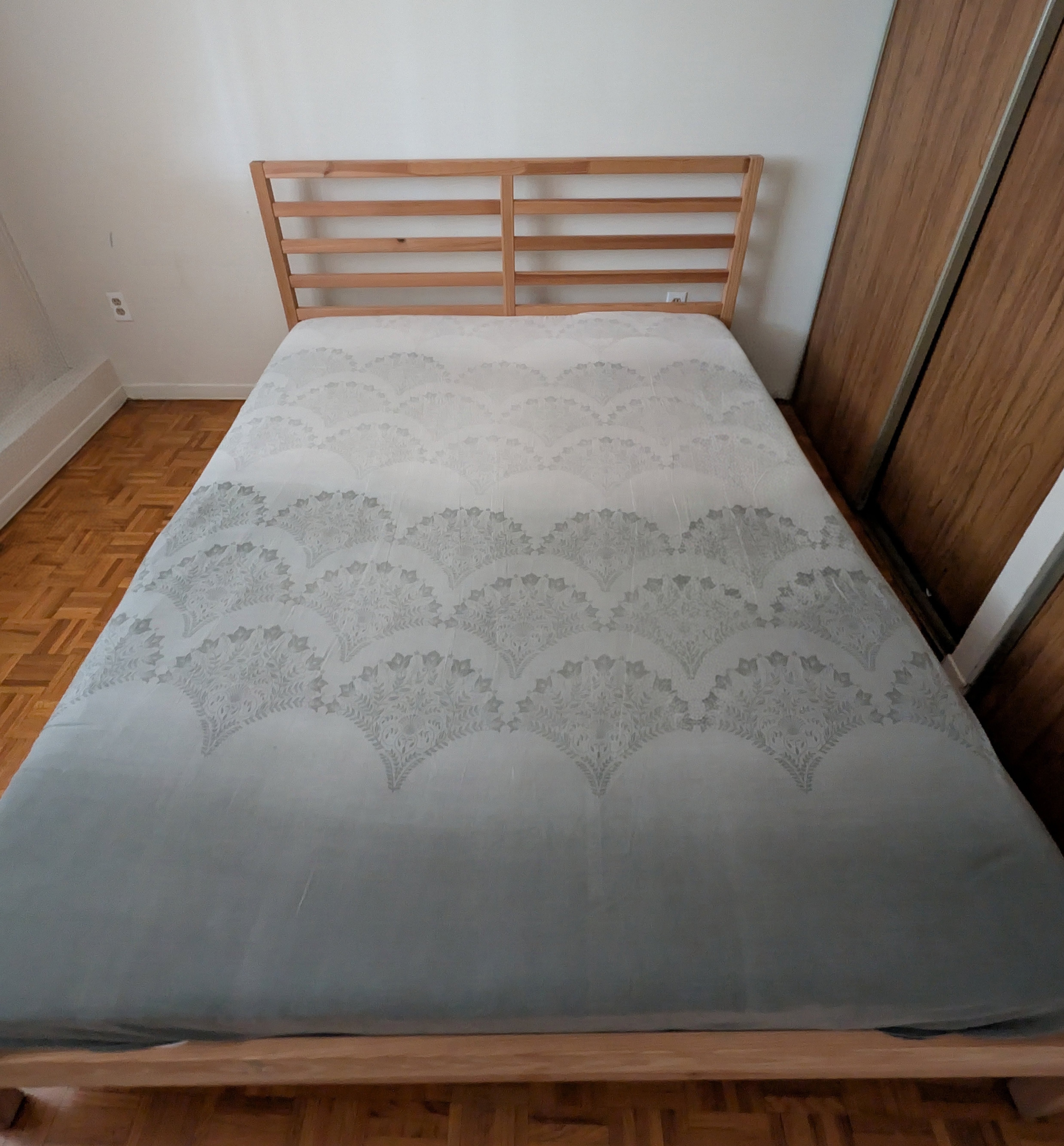 ‼️ MOVING OUT SALE ‼️IKEA TARVA Bed Frame Queen Size & Mattress - photo 4