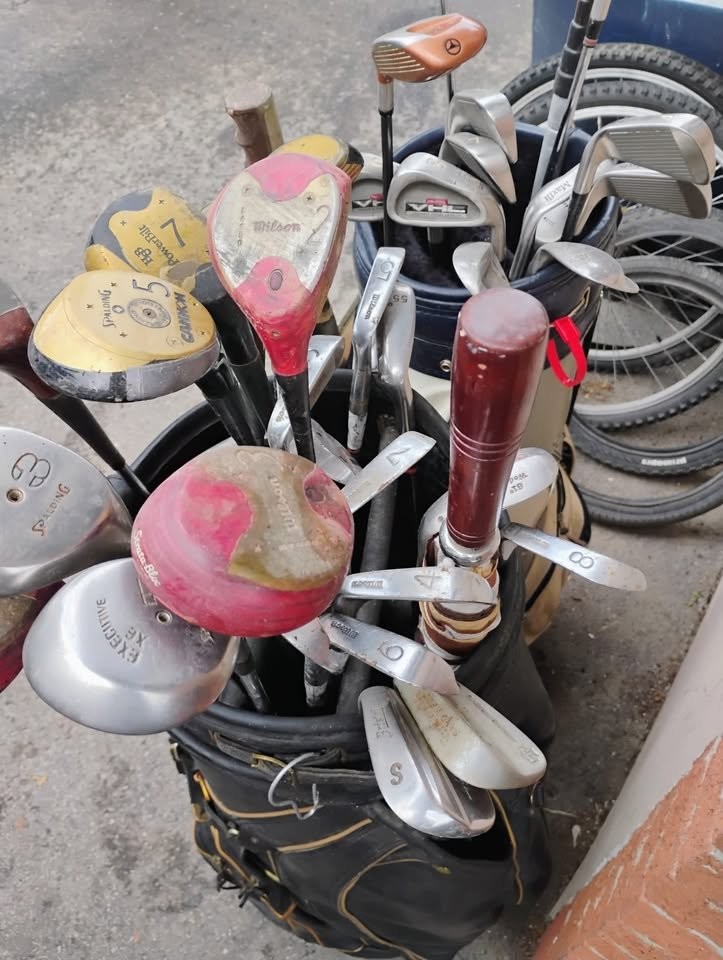 Two Sets of Golf Clubs and Golf Bags. - photo 5