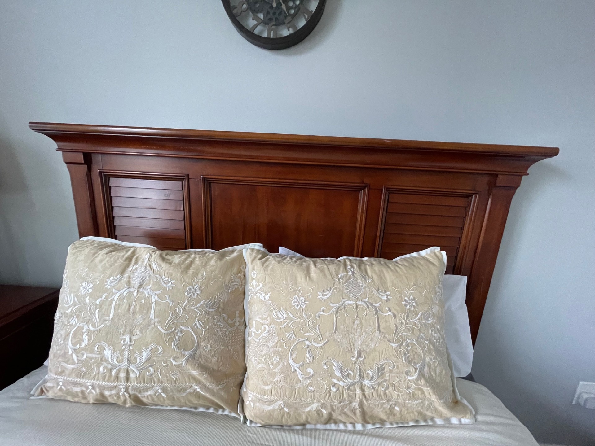 Cindy Crawford Home Queen Bedroom Set - photo 2