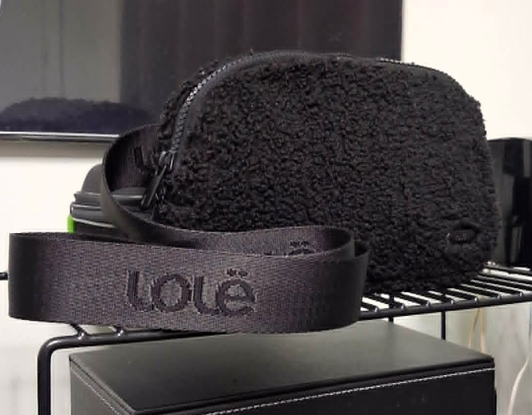 New Lolë Teddy Sherpa Fleece Crossbody Waist Bag - photo 2