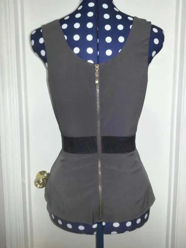 Super Cute Grey Sleeveless Shirt, Lots Of Frillies - Alythea ... - photo 3