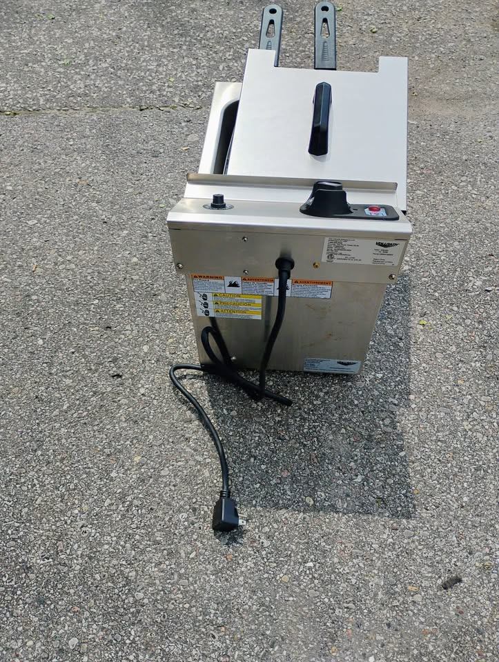 Vollrath 208- to 240-volt 15lb Cayenne Countertop Deep Fryer - photo 4