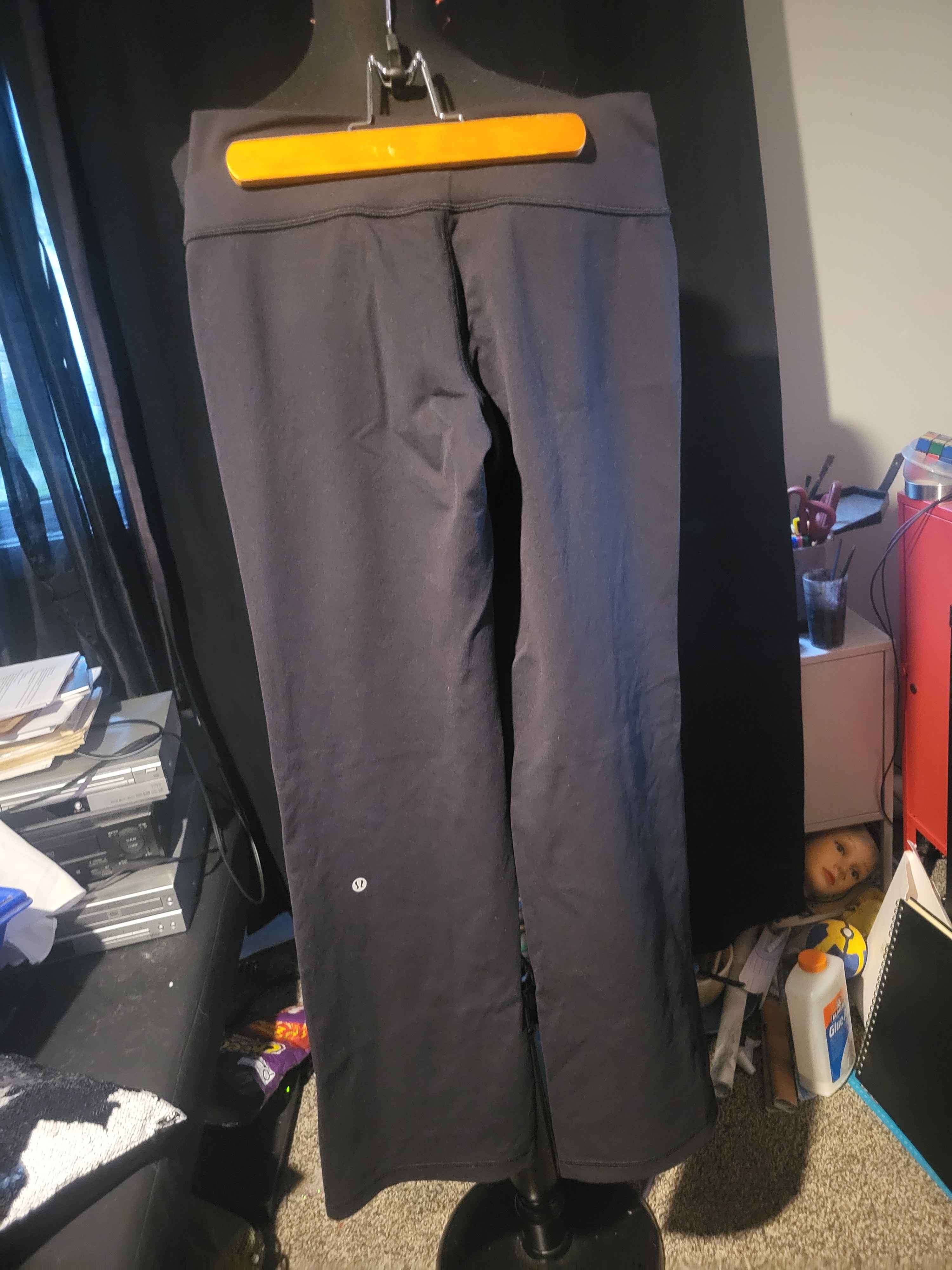 Low rise Lululemon W/ Wide Leg Pants