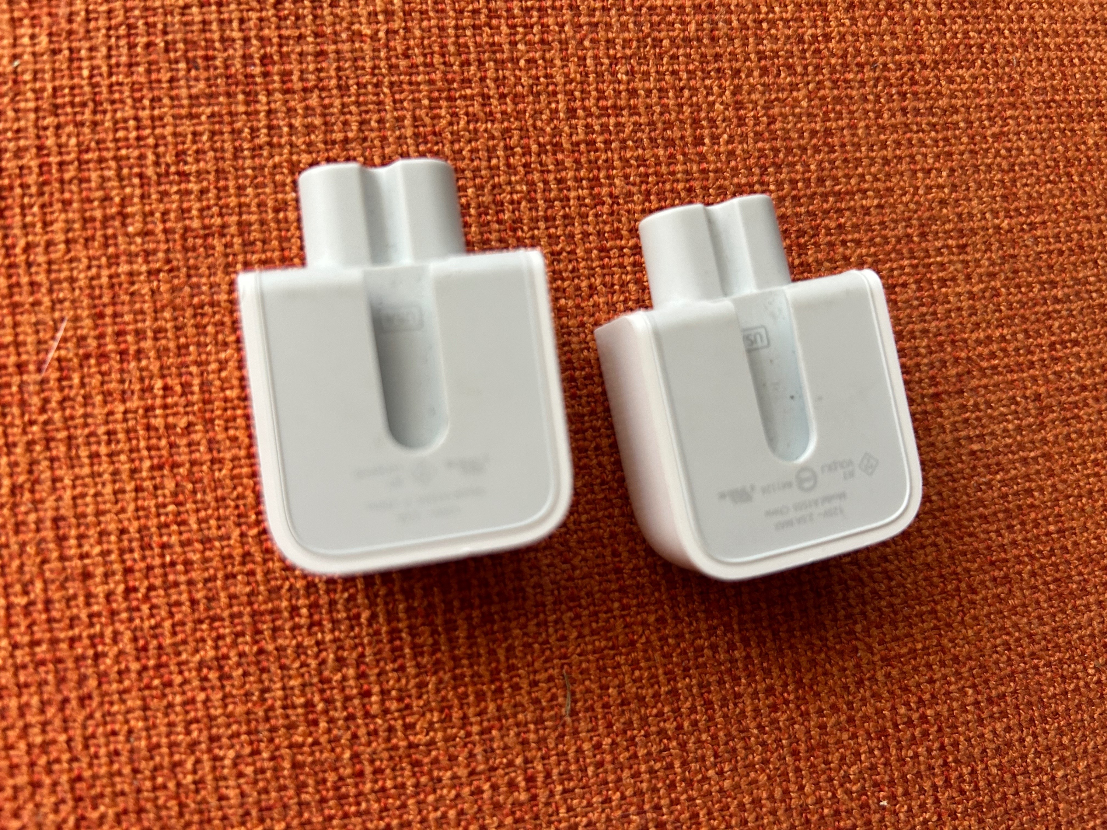 Apple Plug Adaptors - EU and America - photo 5