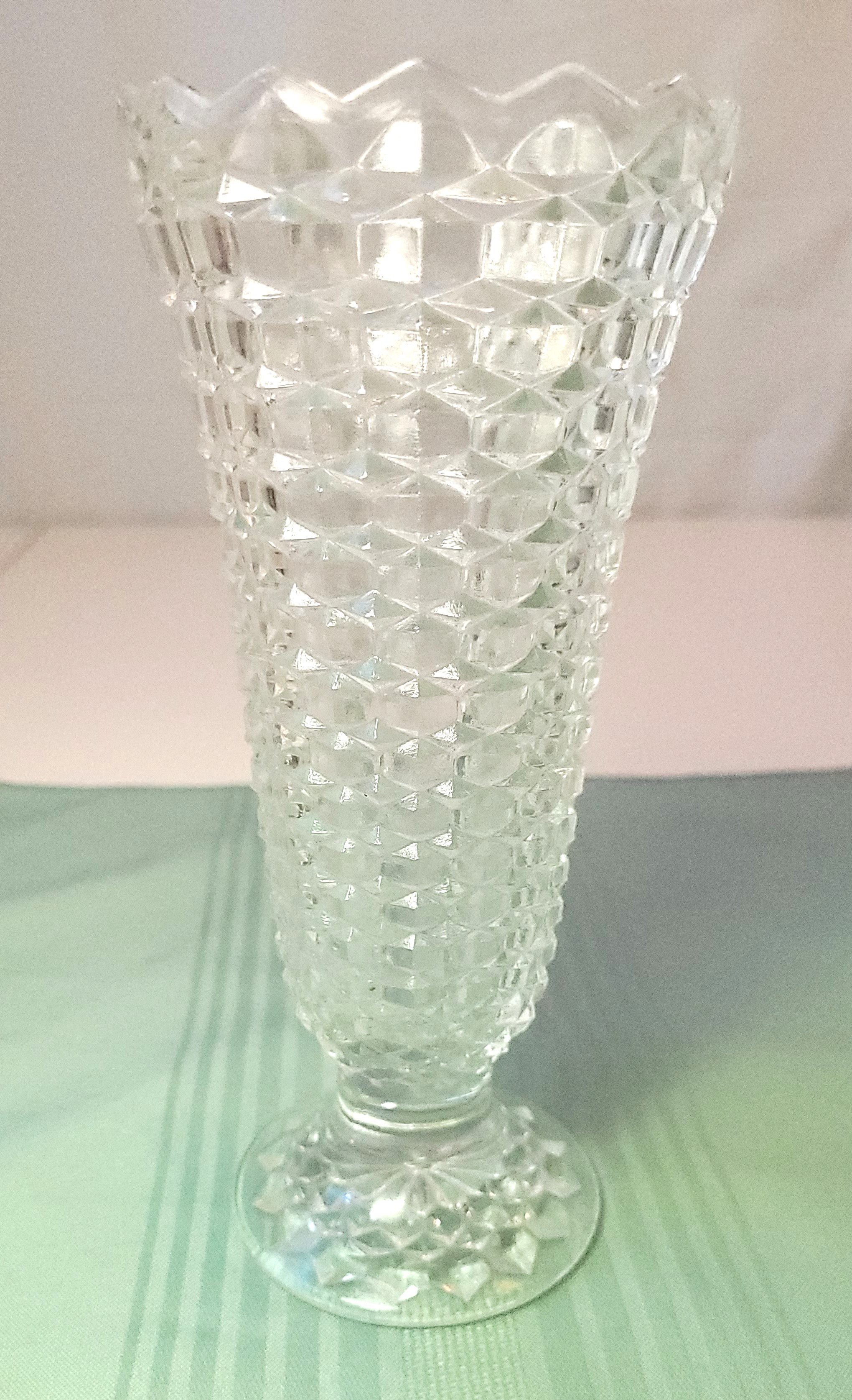 1967 Anchor Hocking Wexford Glass 8" Footed Vase Faux Flowers - photo 2