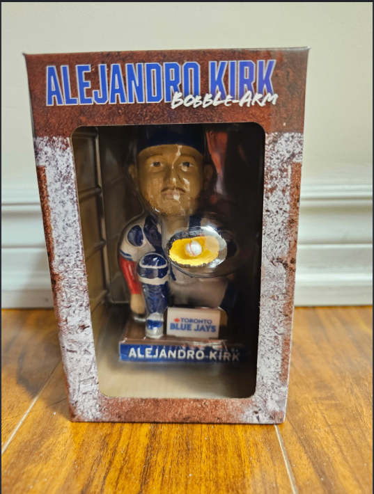alejandro kirk bobble arm