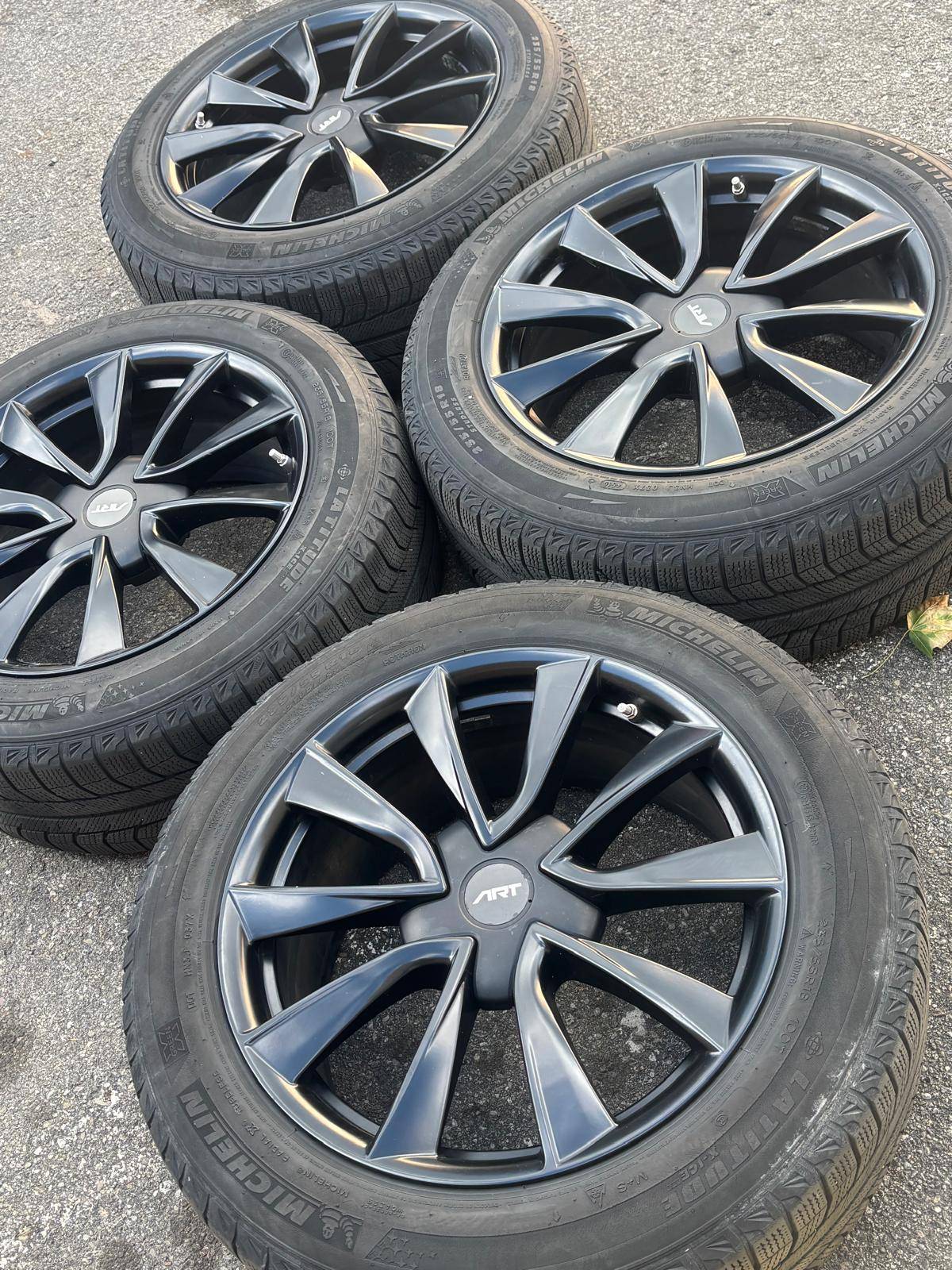 18"TESLA Model Y reps(5x114)+235/55/R18 Michelin snows+TPMS