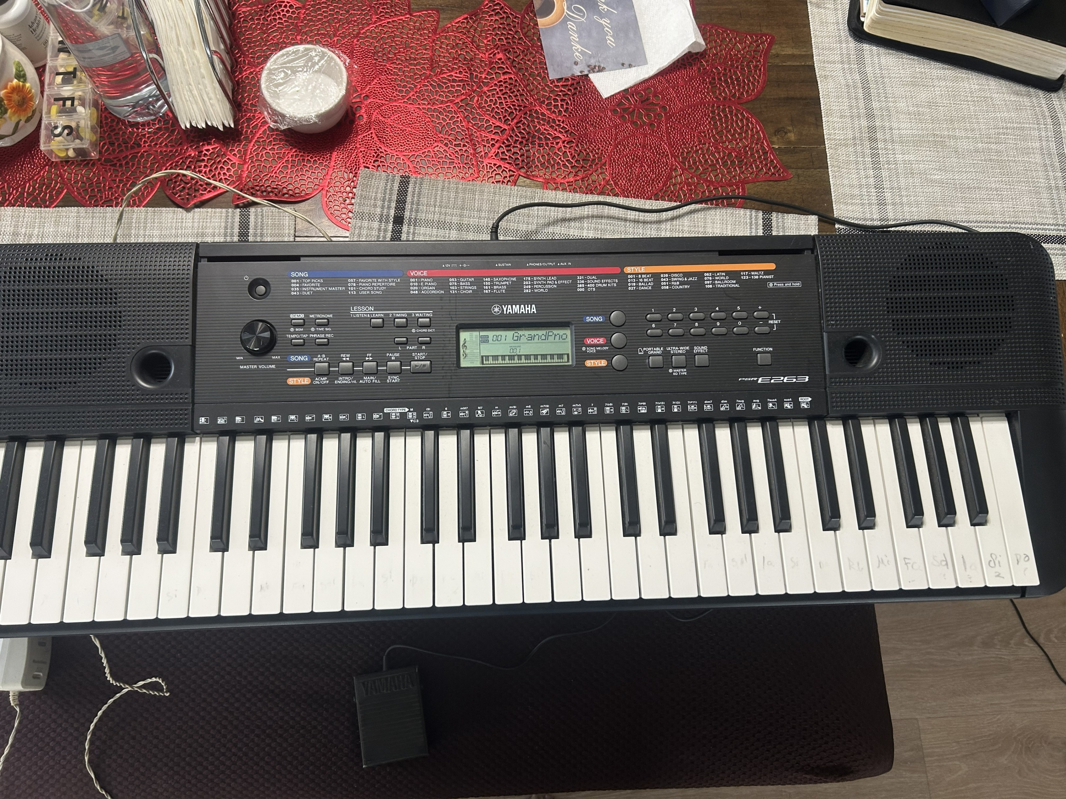 Yamaha PSR E263