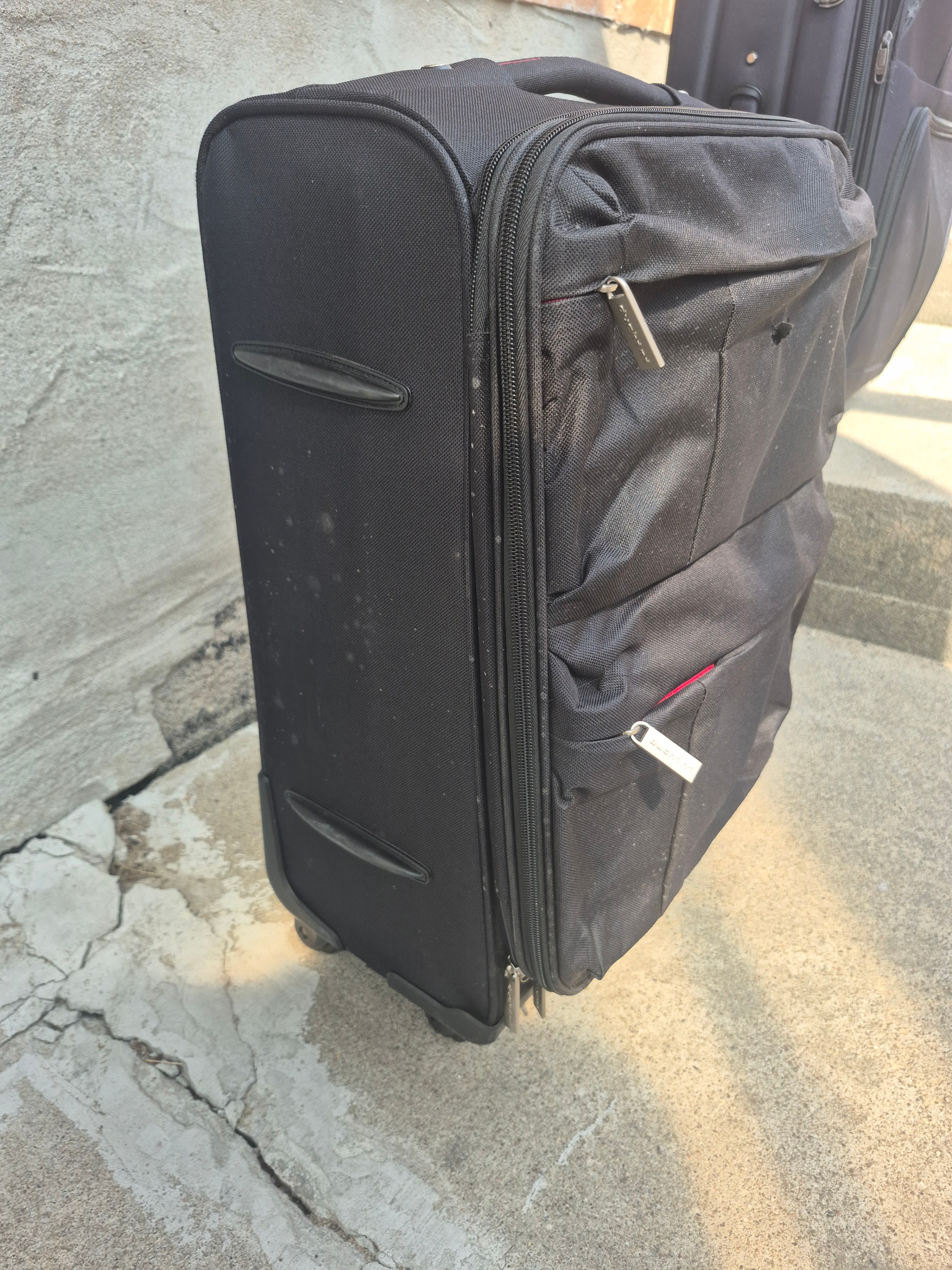 22” Rolling Suitcase / Carry-On Travel Luggage – Black - photo 2