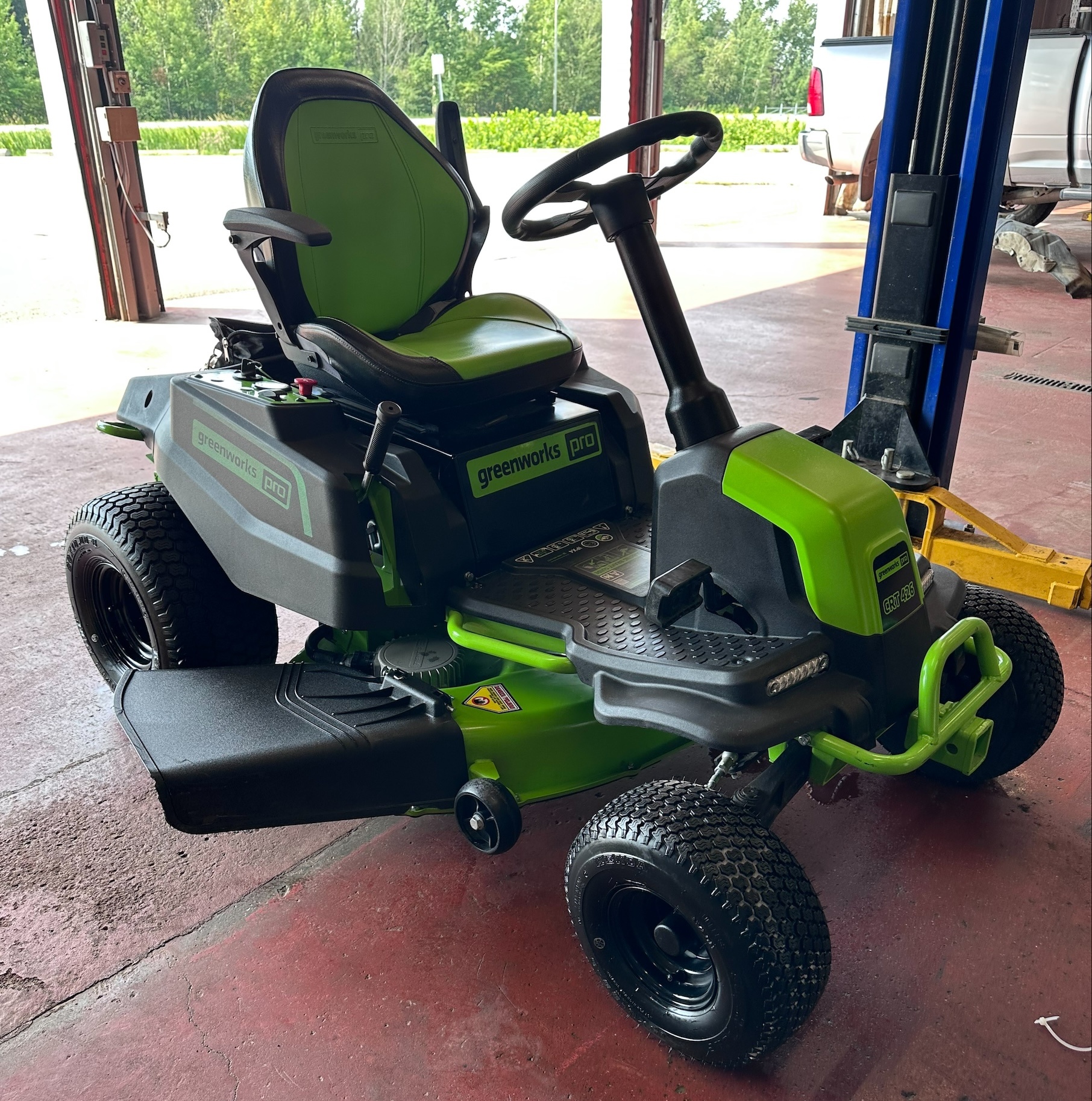 NEW Greenworks Pro Electric Riding Lawn Mower CRT426