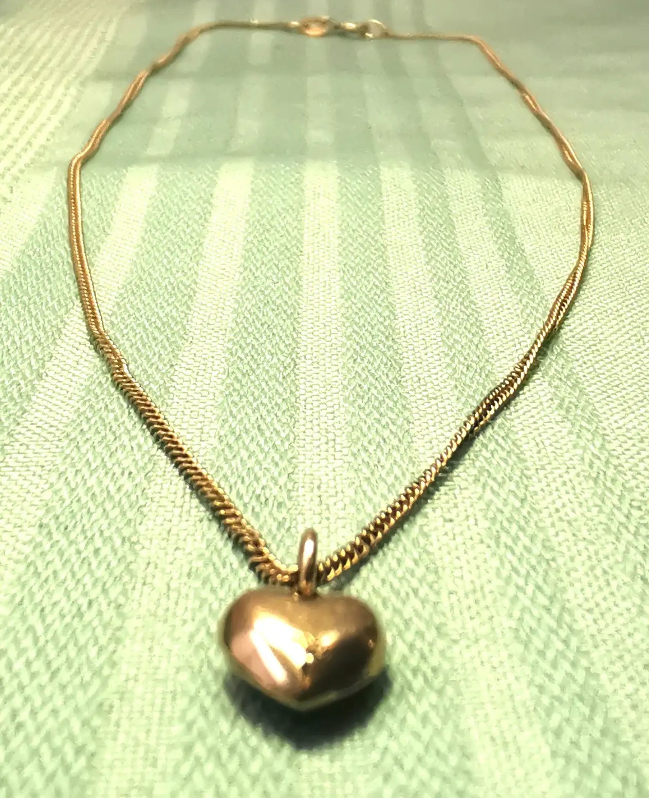 1980s Solid 10K Yellow Gold Puffed Heart Pendant Necklace 15.5" - photo 3