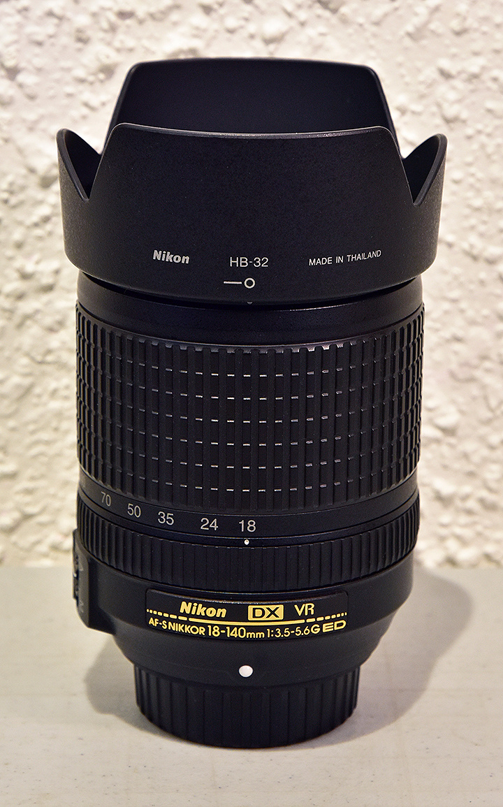 Nikon 18-140mm VR DX Zoom Lens with Hood (Mint)