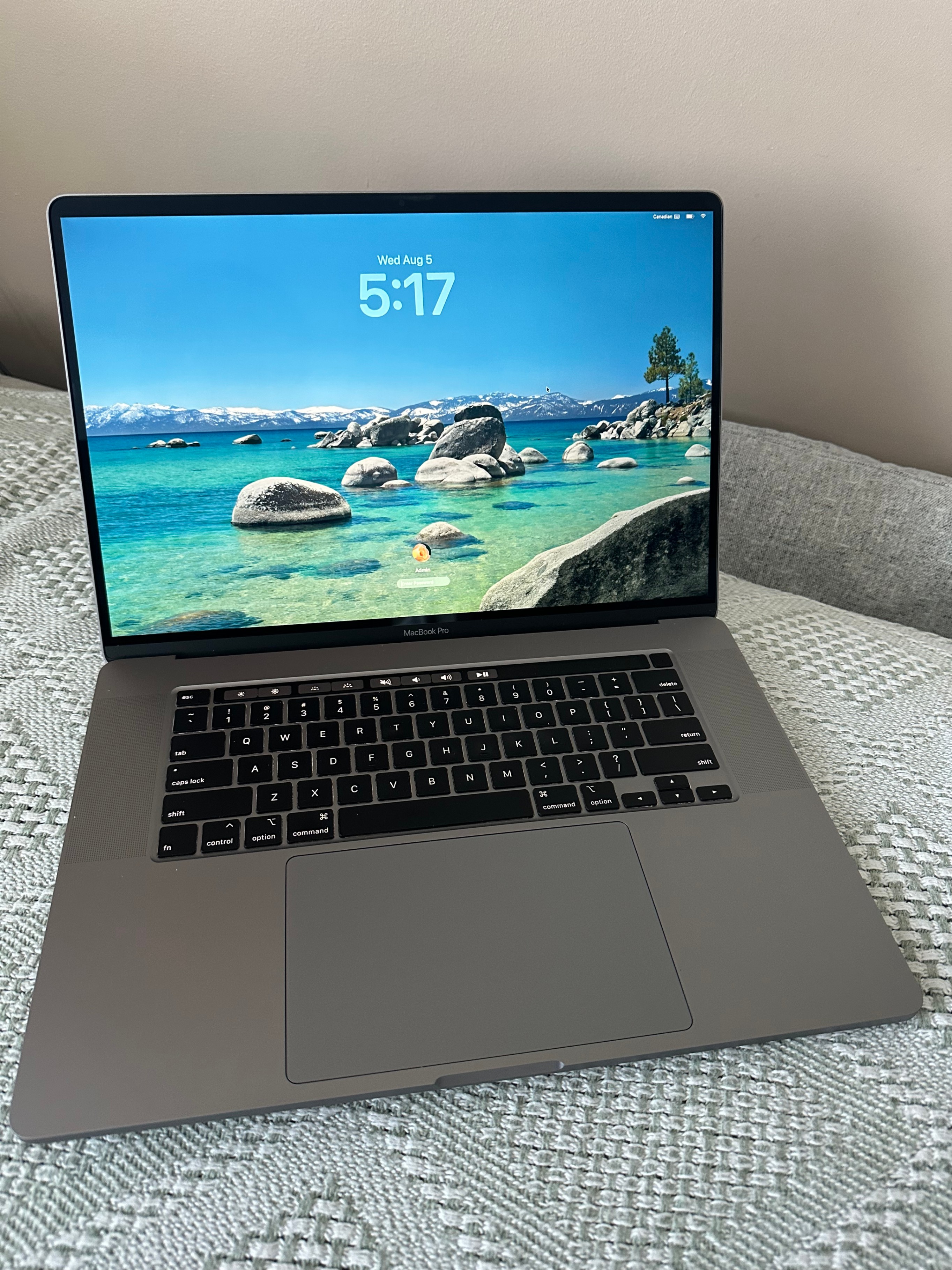 16" MacBook Pro 2019 — 6-Core i7, AMD GPU, 16GB, 500GB