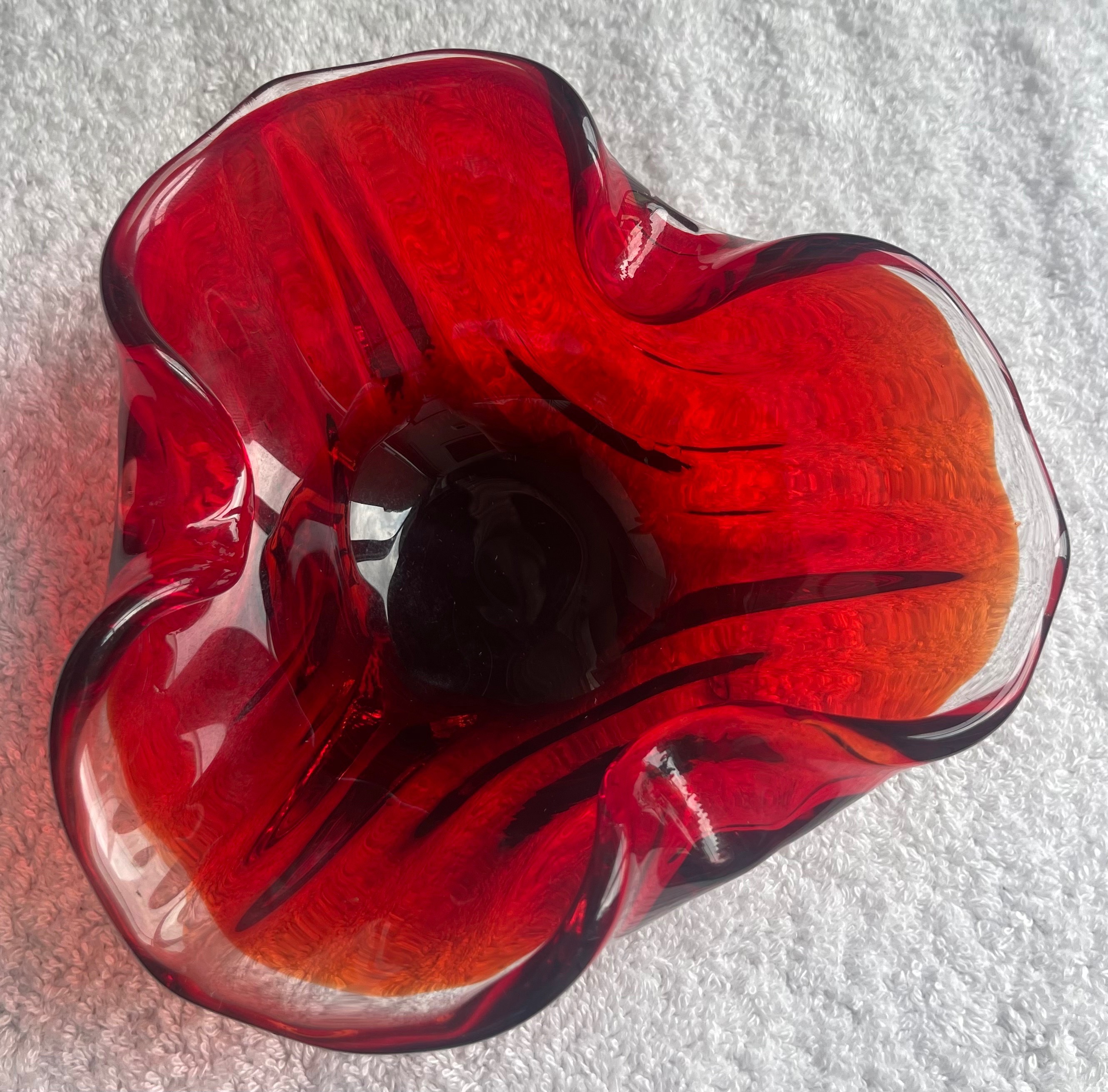 Vintage Hand-Blown Art Glass Ruffled Dish (6.25") - photo 2