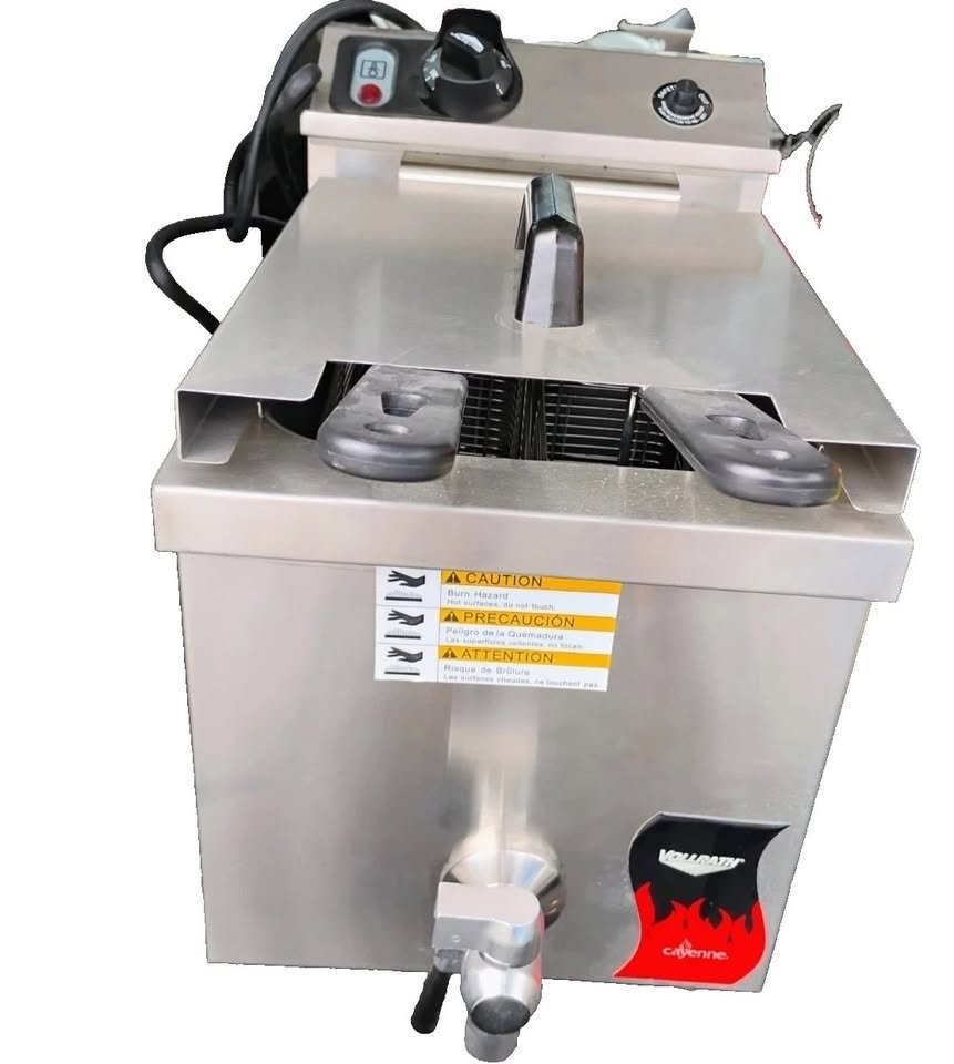 Vollrath 208- to 240-volt 15lb Cayenne Medium Duty  Deep Fryer n
