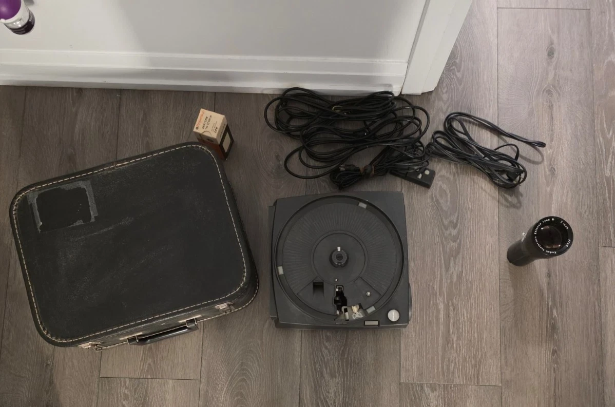 Kodak Carousel 800 Slide Projector + Lens & Remote (AS-IS)