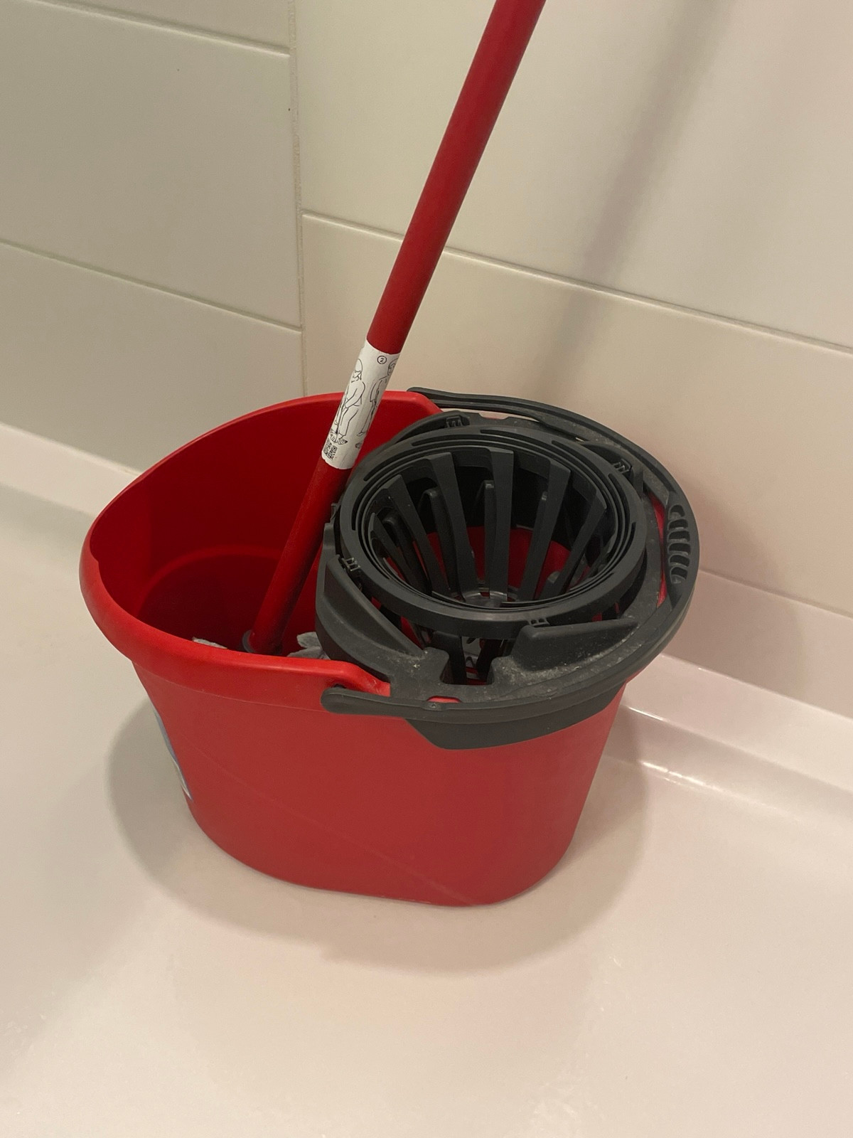 🧹 Moving Out Sale – Vileda Mop & Bucket Set