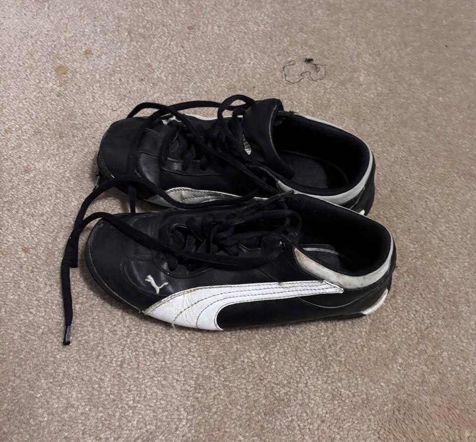 Kids Puma Unisex Shoes (Size US 2)