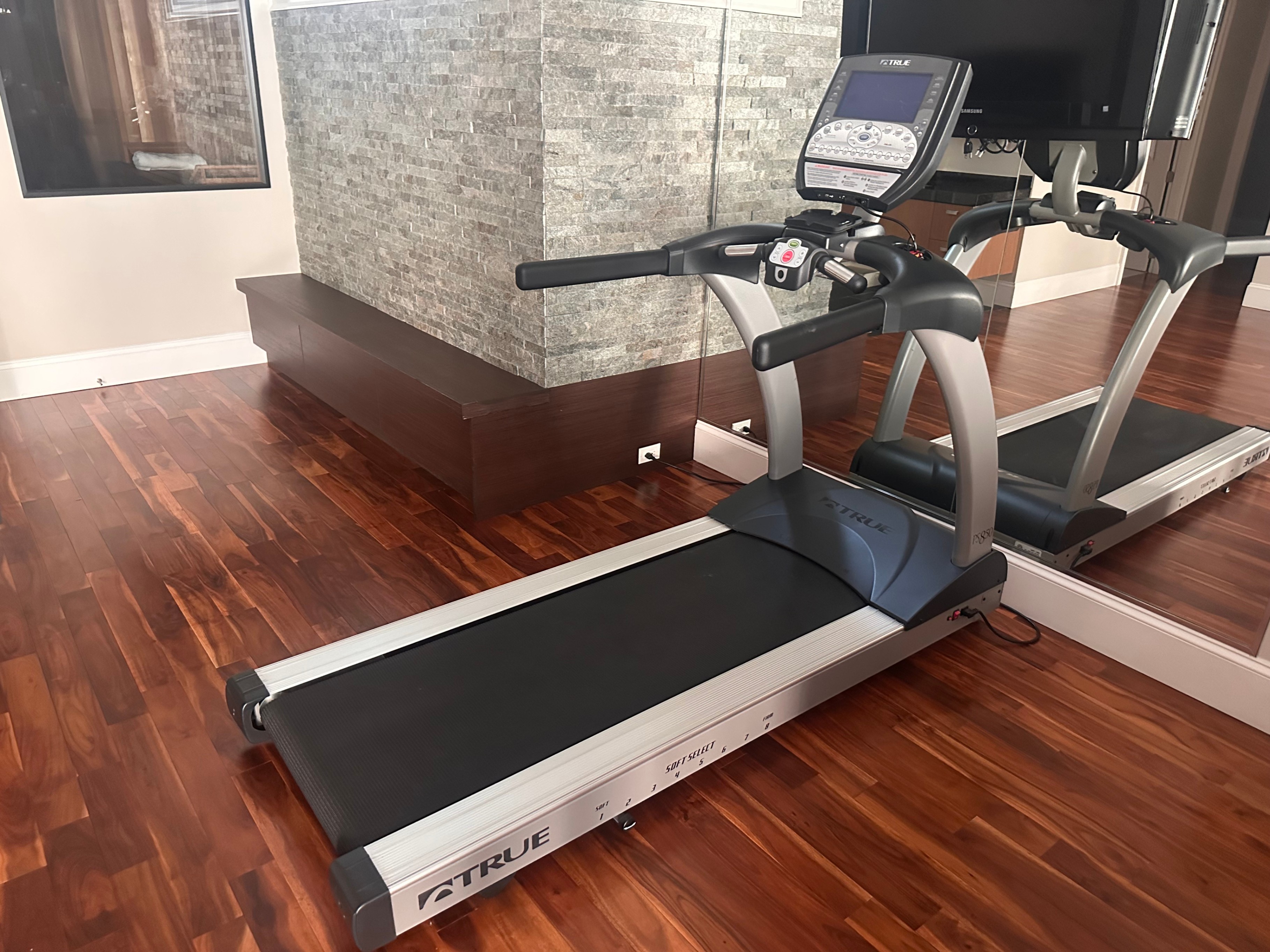TRUE Fitness PS850 Treadmill, 4HP — DELIVERY AVAILABLE - photo 2