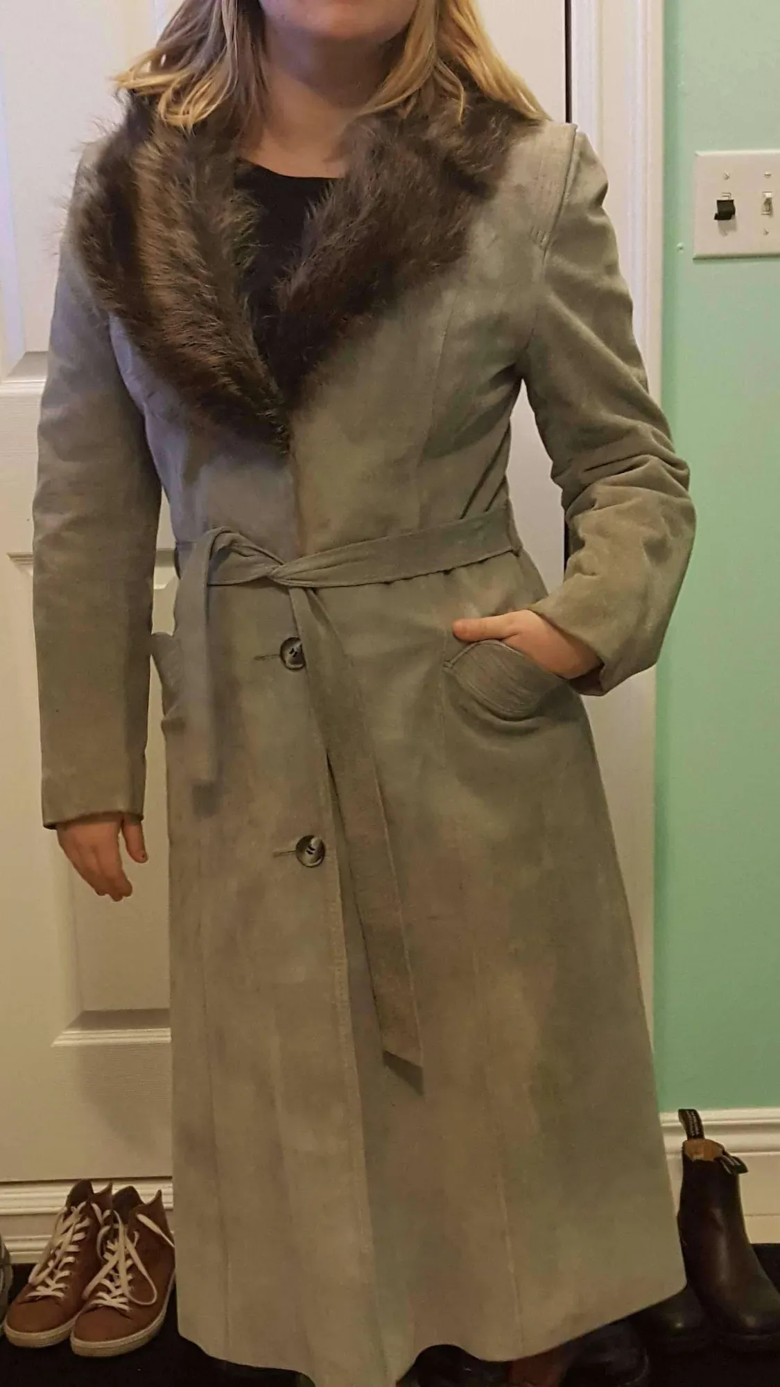 amazing vintage suede and fur collar coat - real, not vegan - photo 3