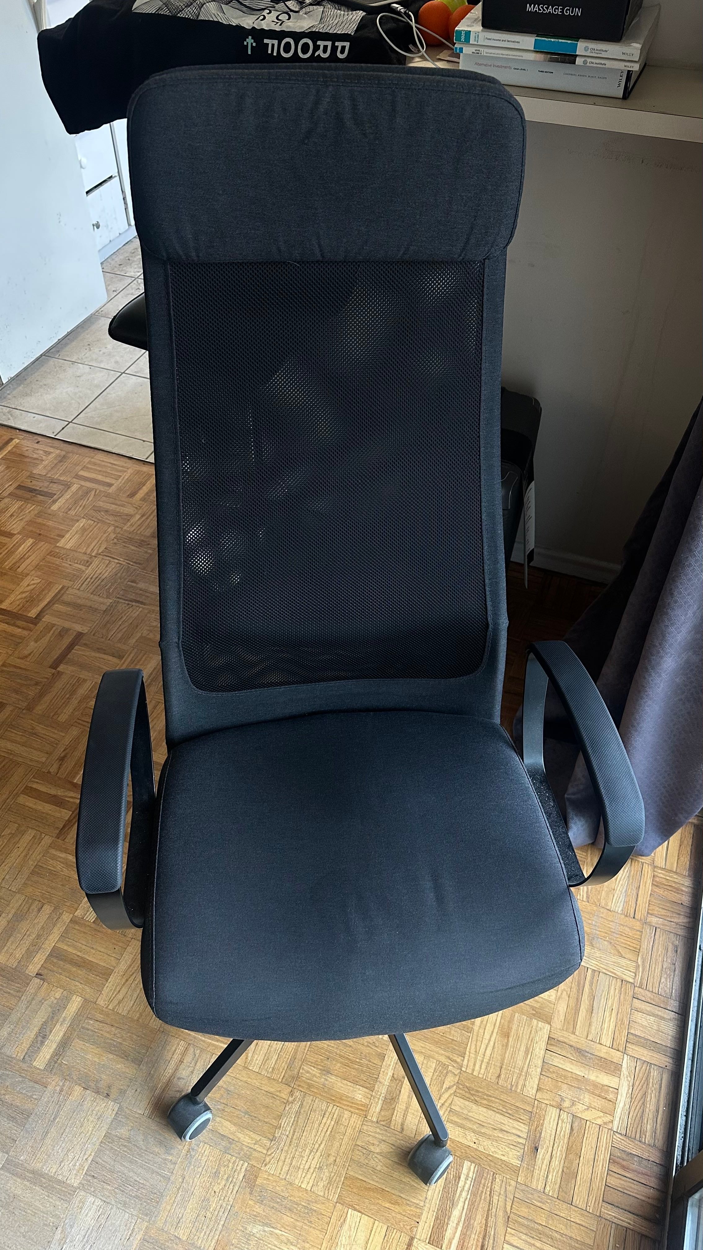 Workstation: Standing desk, ergonomic chair & large monitor - photo 4
