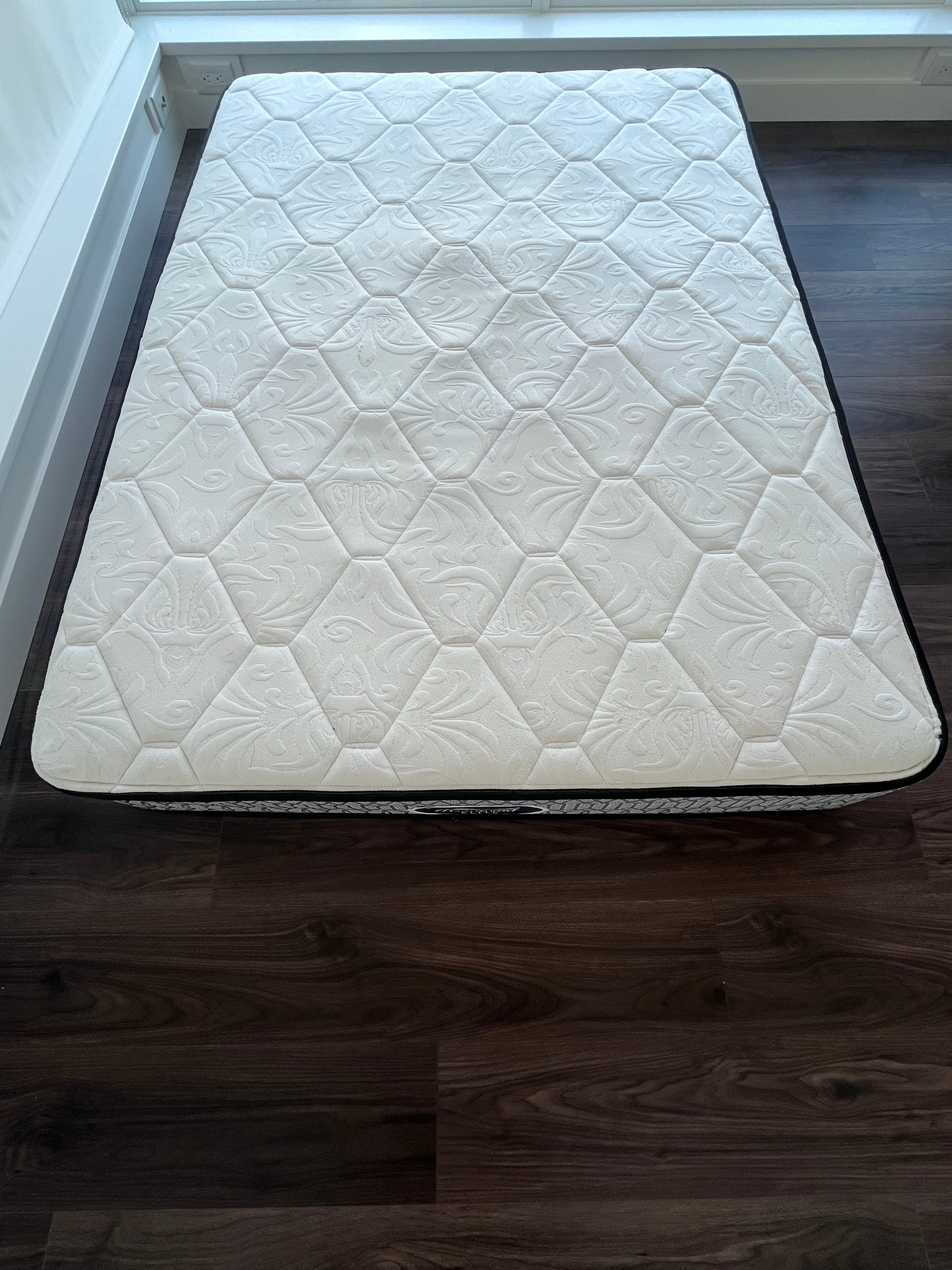 Beautyrest Queen size bed - photo 2