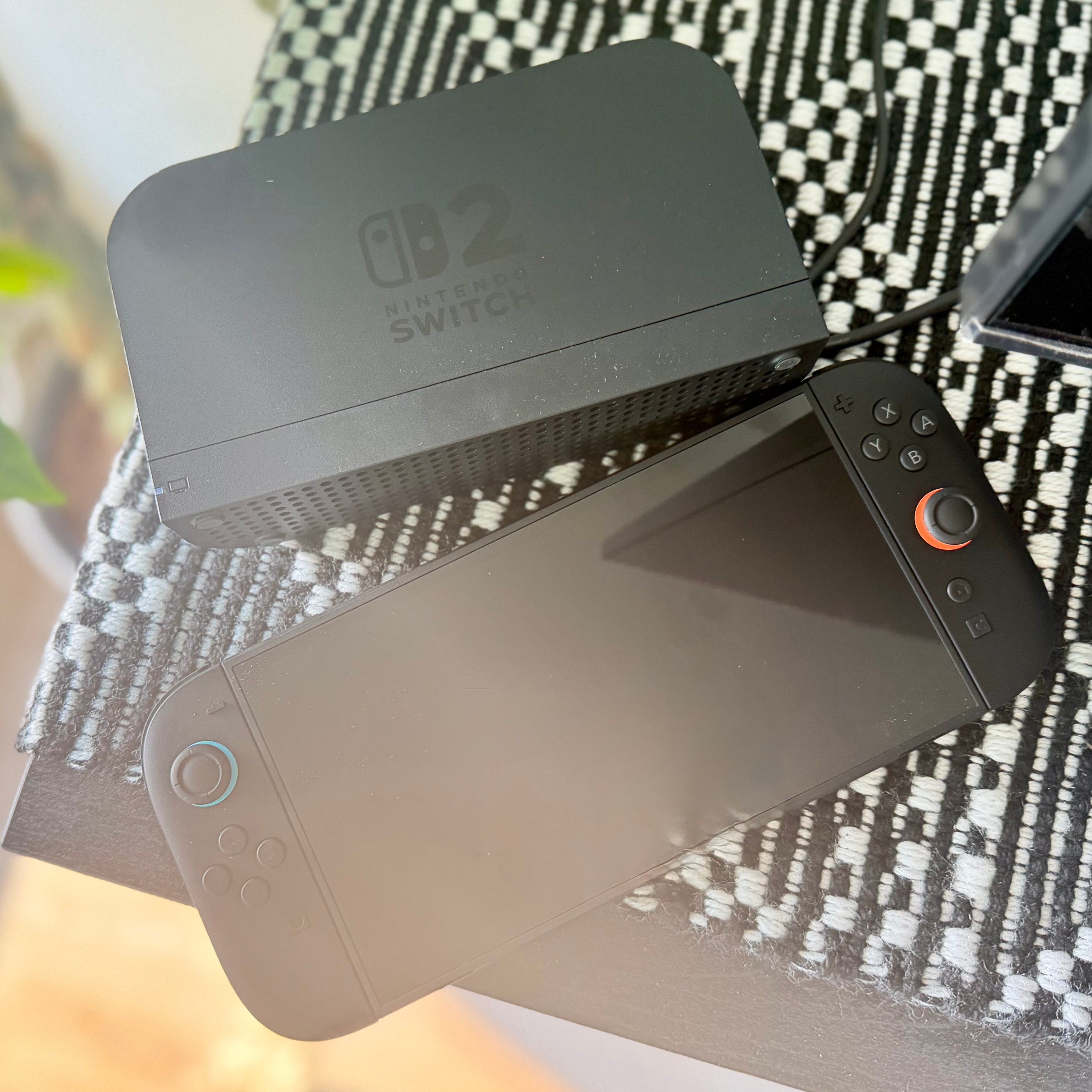 Nintendo Switch 2 + Case + 2 Games - photo 2